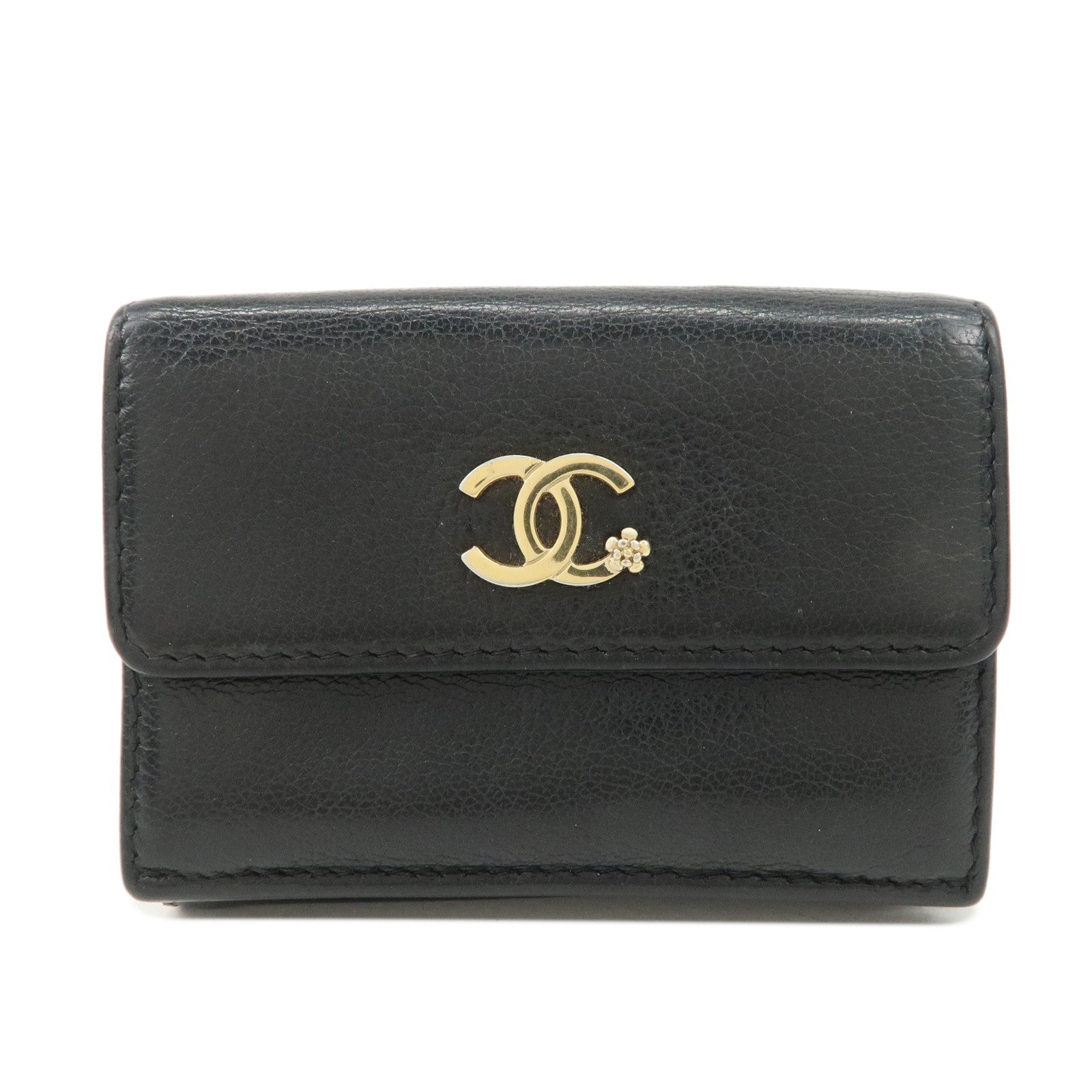 CHANEL-Lucky-Flower-Leather-Compact-Wallet-Black-A81651