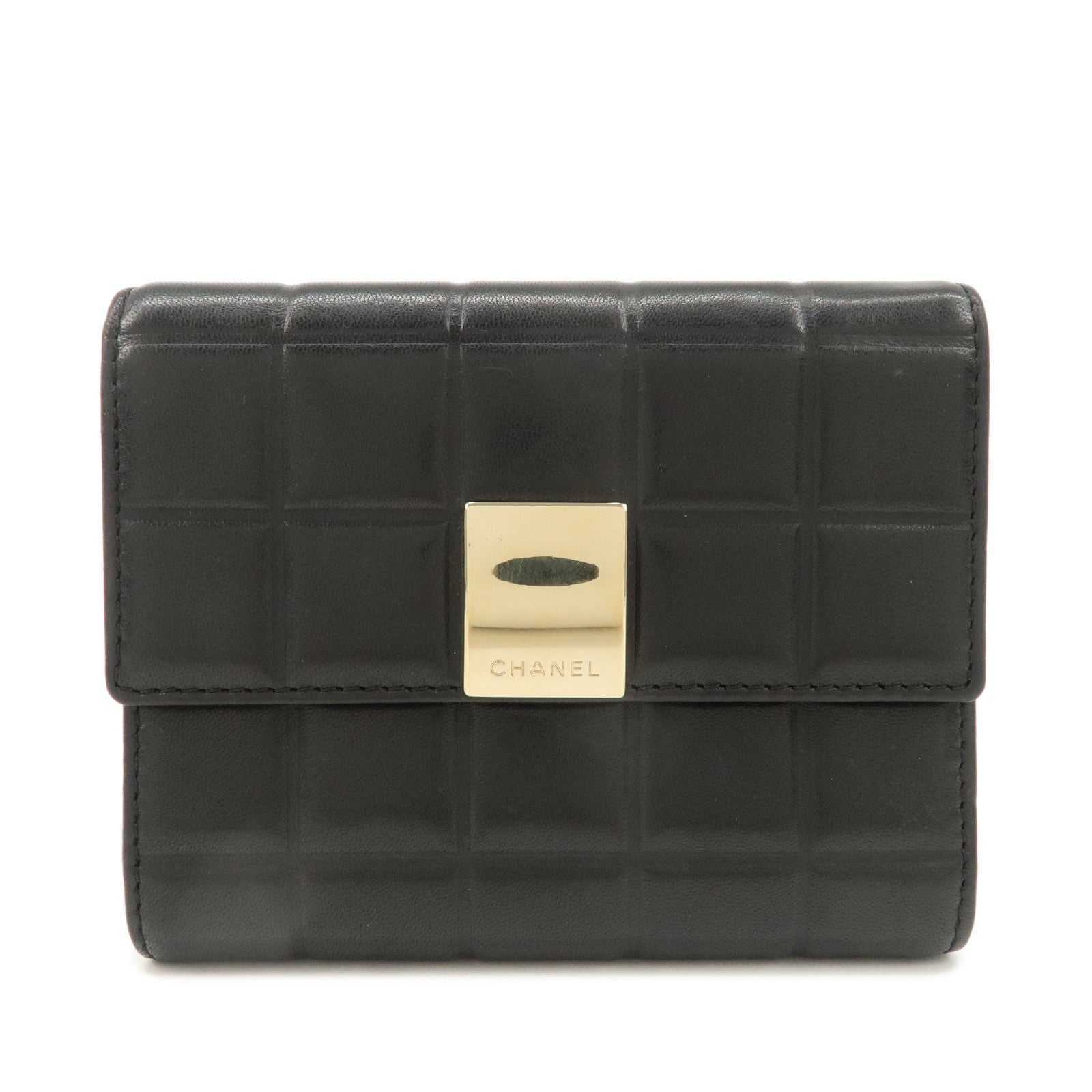 CHANEL-Chocolate-Bar-Lambskin-Tri-fold-Wallet-Black-A17811