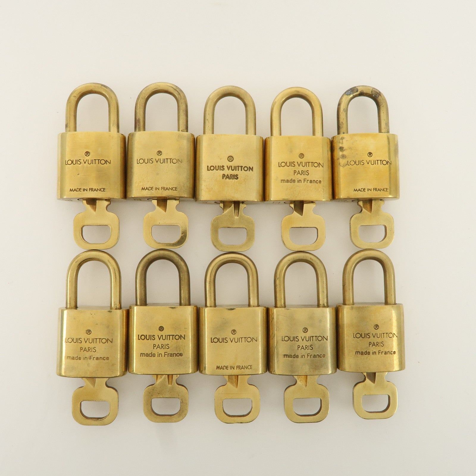 Louis Vuitton Set of 10 Lock 
Key Cadena Key Lock Metal Gold Used