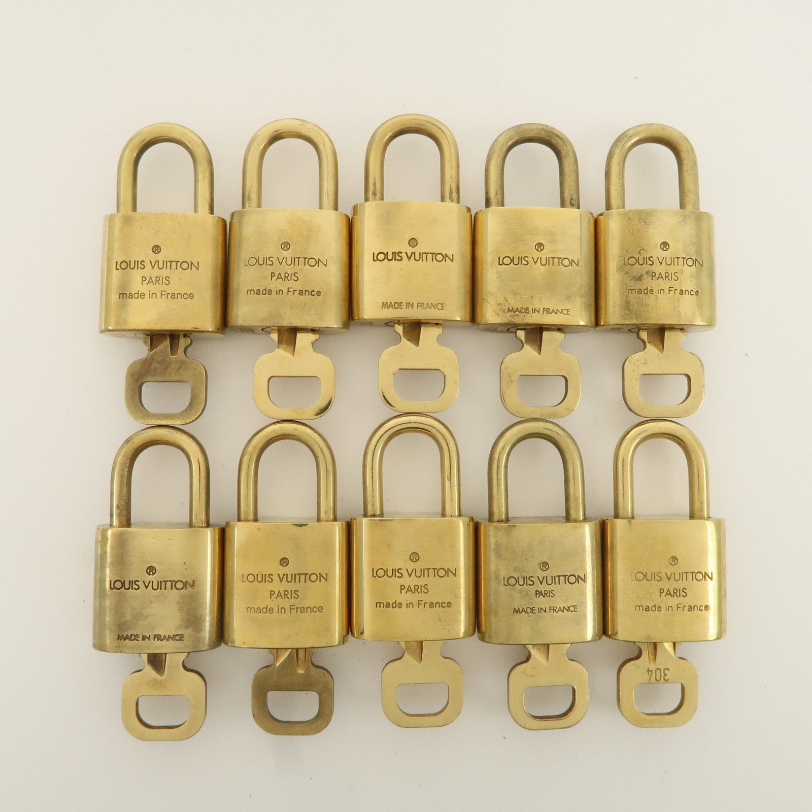 Louis Vuitton Set of 10 Lock 
Key Cadena Key Lock Metal Gold Used