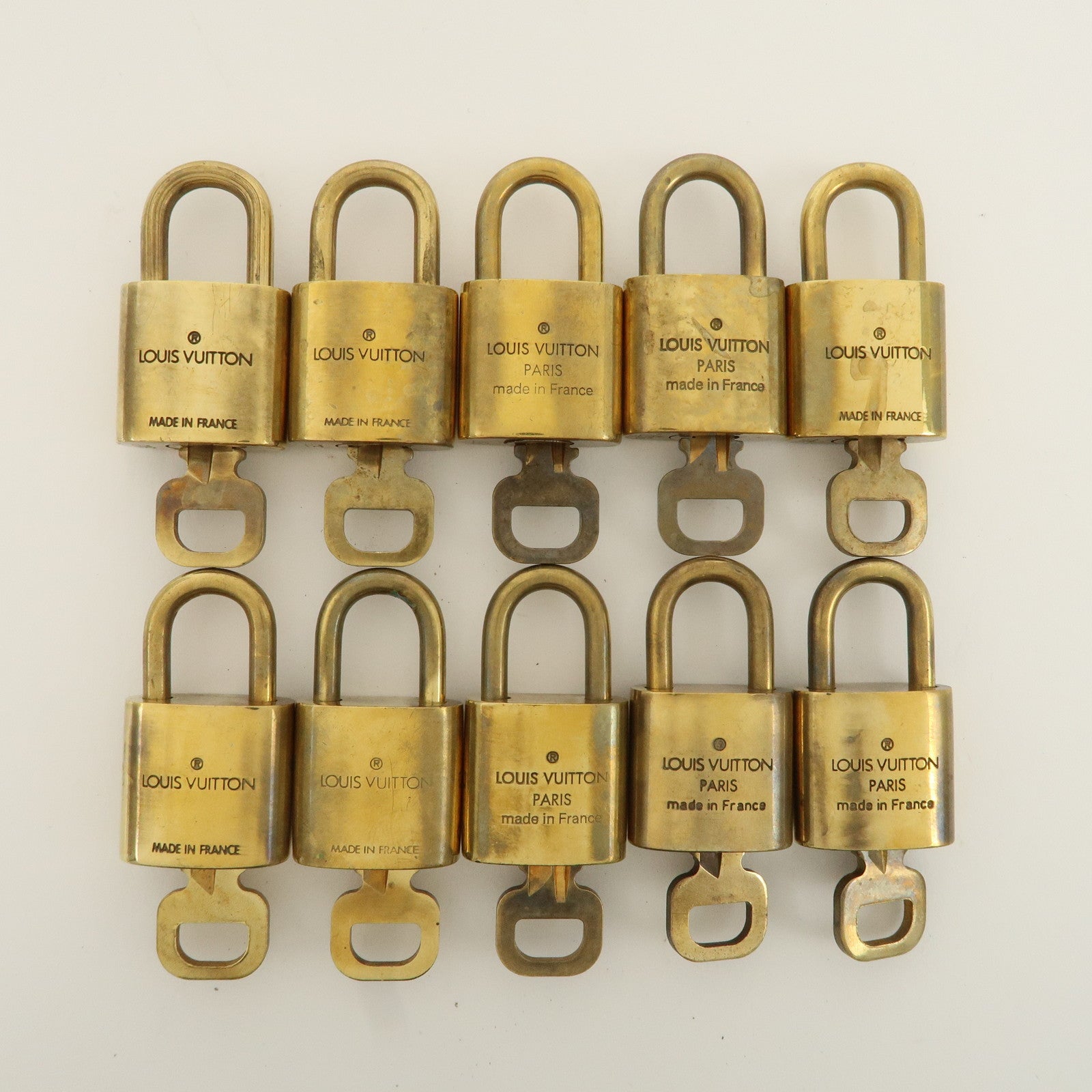 Louis Vuitton Set of 10 Lock 
Key Cadena Key Lock Metal Gold Used