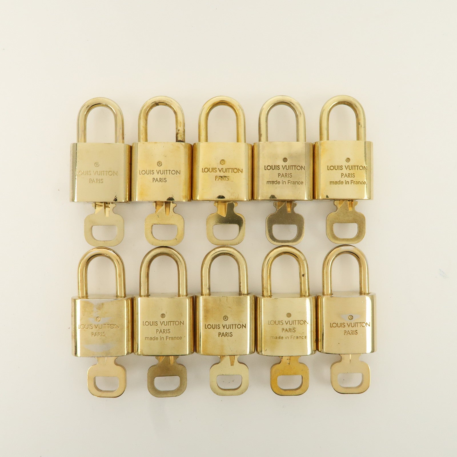 Louis Vuitton Set of 10 Lock 
Key Cadena Key Lock Metal Gold Used