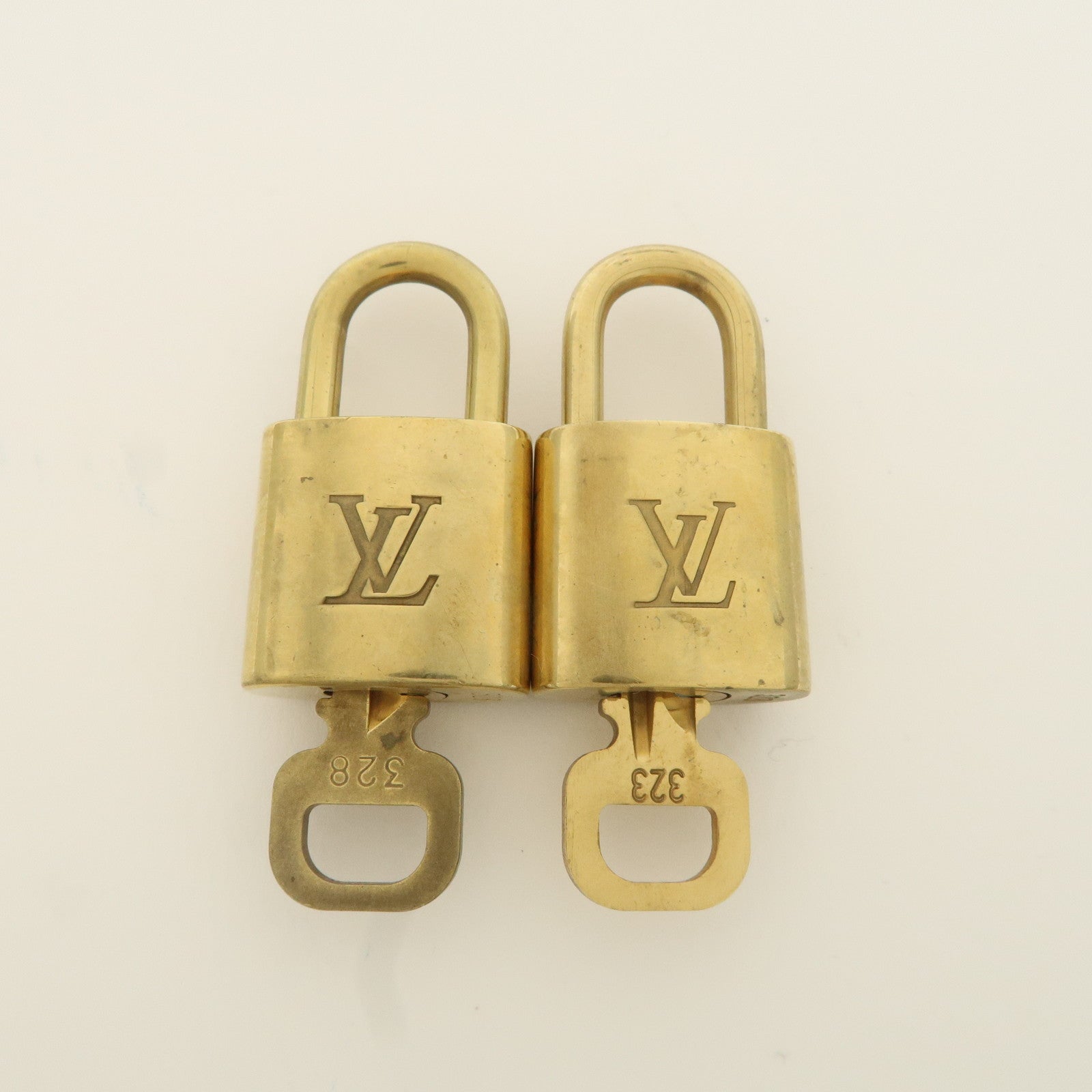 Louis Vuitton Set of 10 Lock 
Key Cadena Key Lock Metal Gold Used