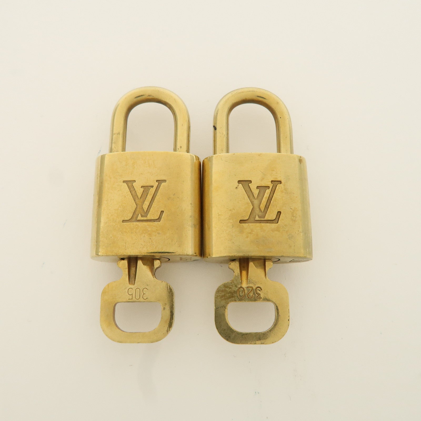 Louis Vuitton Set of 10 Lock 
Key Cadena Key Lock Metal Gold Used