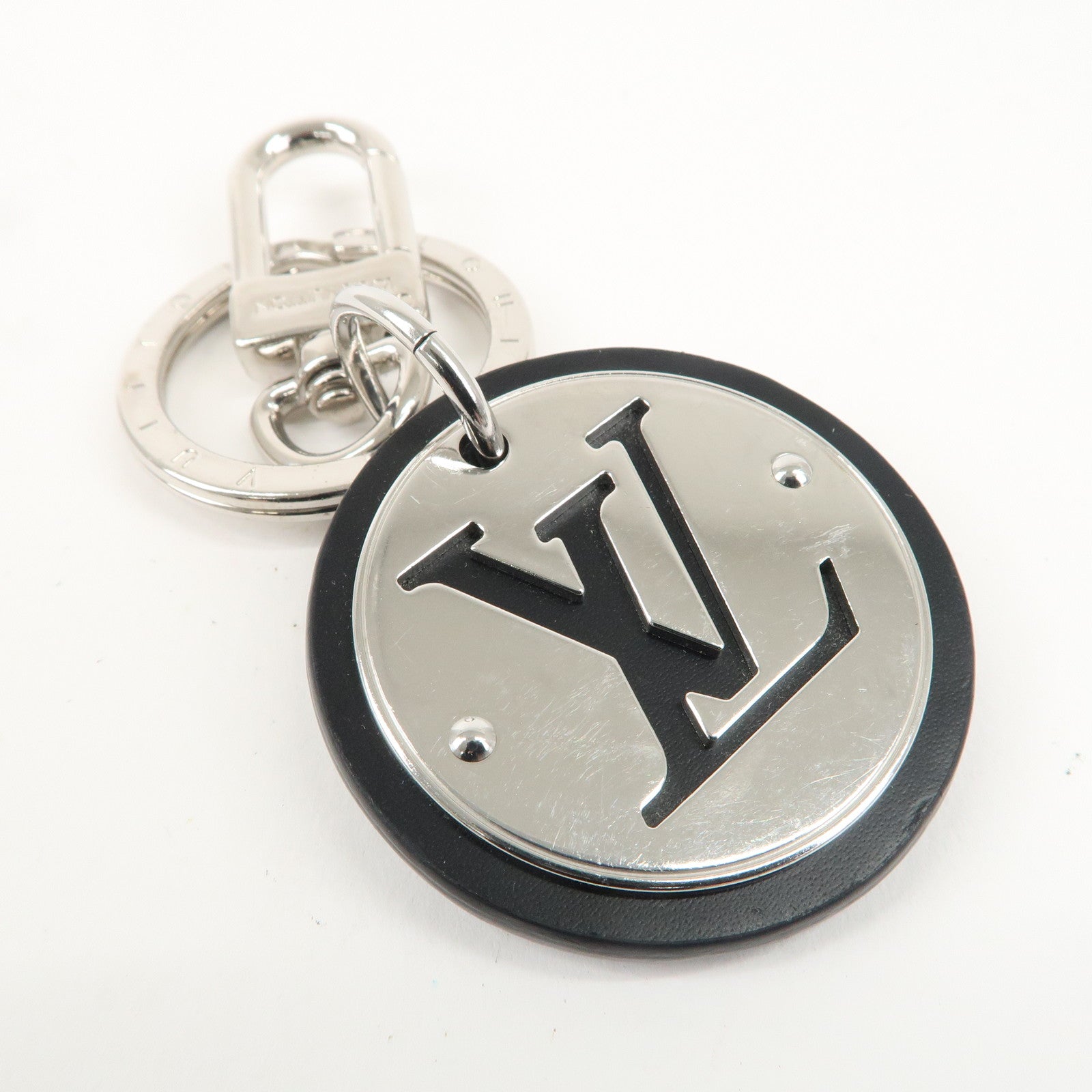 Louis Vuitton Key Charm LV Circle Silver Black M00741