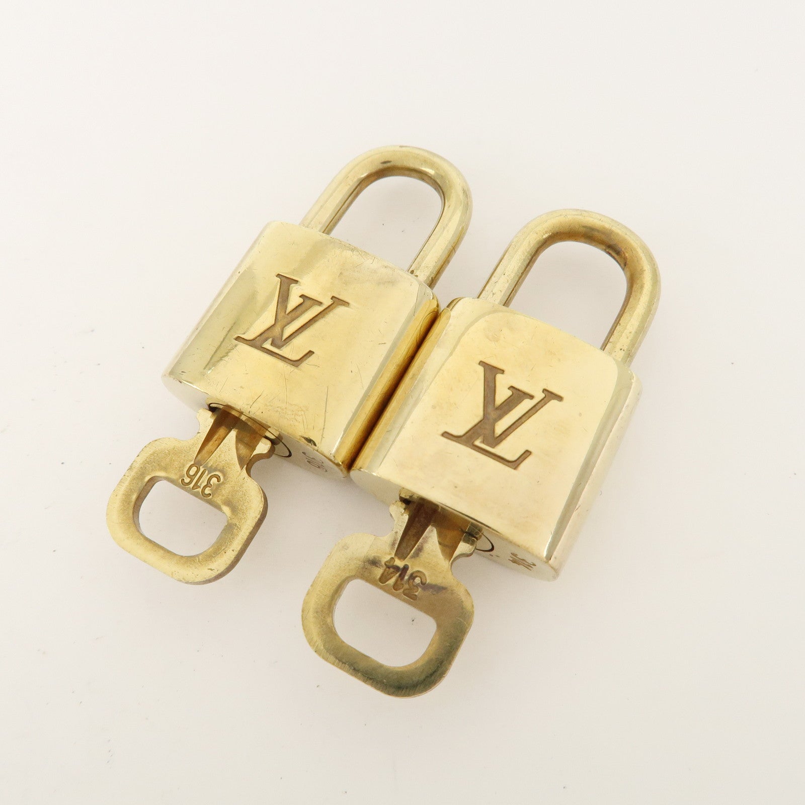 Louis Vuitton Set of 10 Lock 
Key Cadena Key Lock Metal Gold