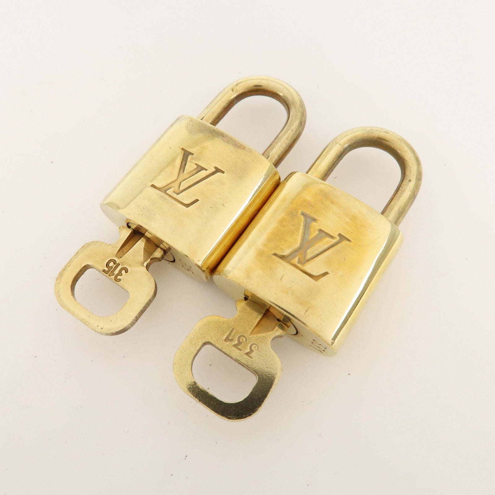 Louis Vuitton Set of 10 Lock 
Key Cadena Key Lock Metal Gold