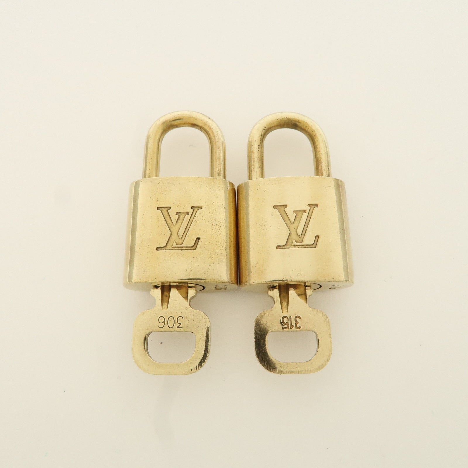 Louis Vuitton Set of 10 Lock 
Key Cadena Key Lock Metal Gold Used