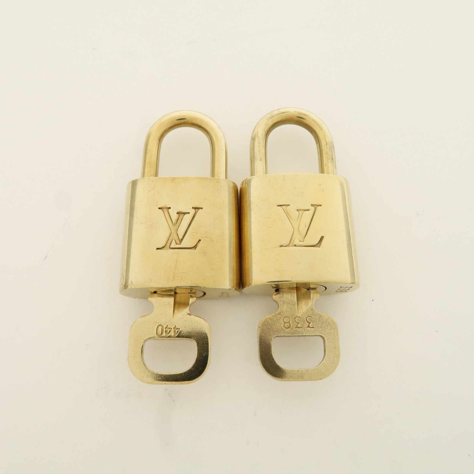 Louis Vuitton Set of 10 Lock 
Key Cadena Key Lock Metal Gold Used