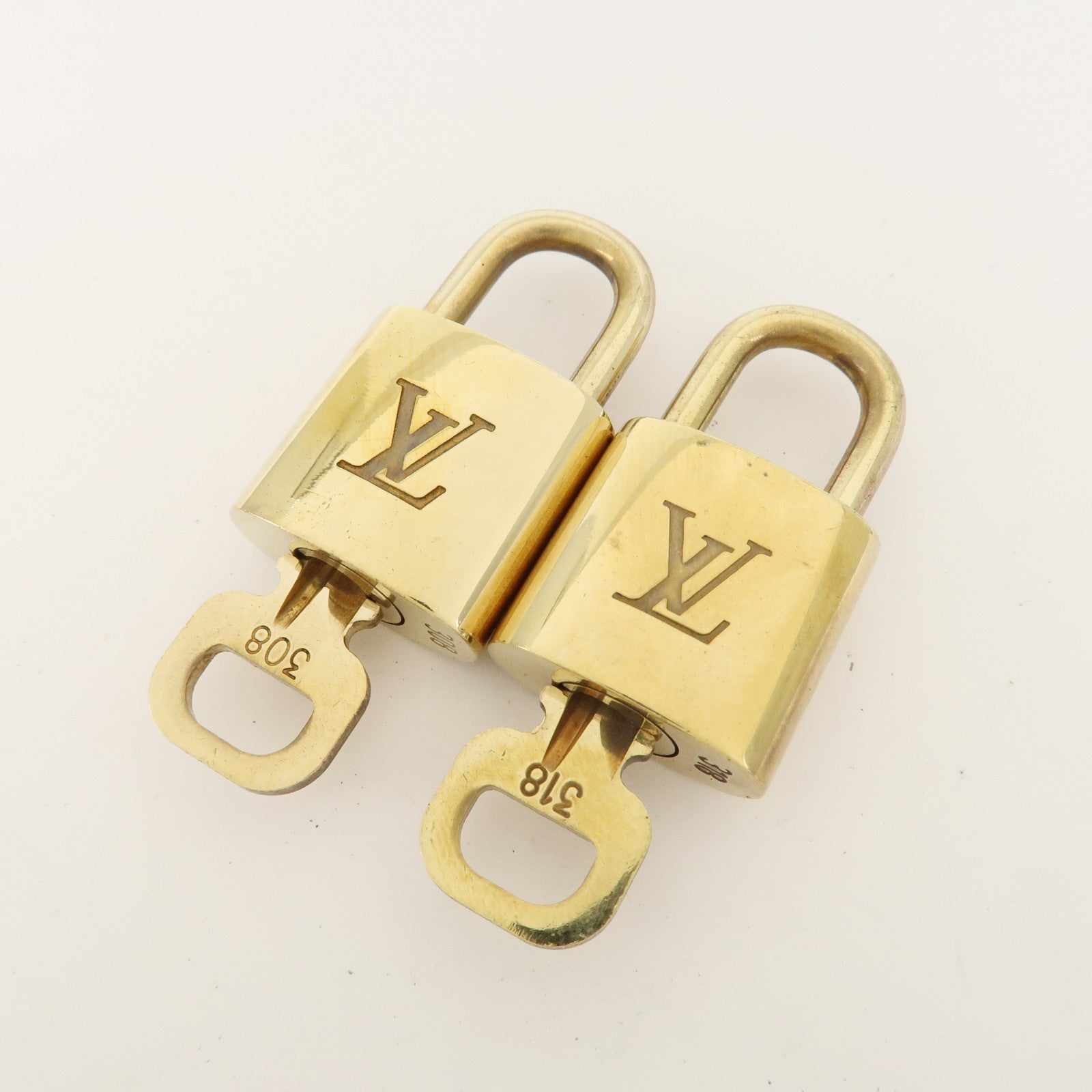 Louis Vuitton Set of 10 Lock 
Key Cadena Key Lock Metal Gold Used