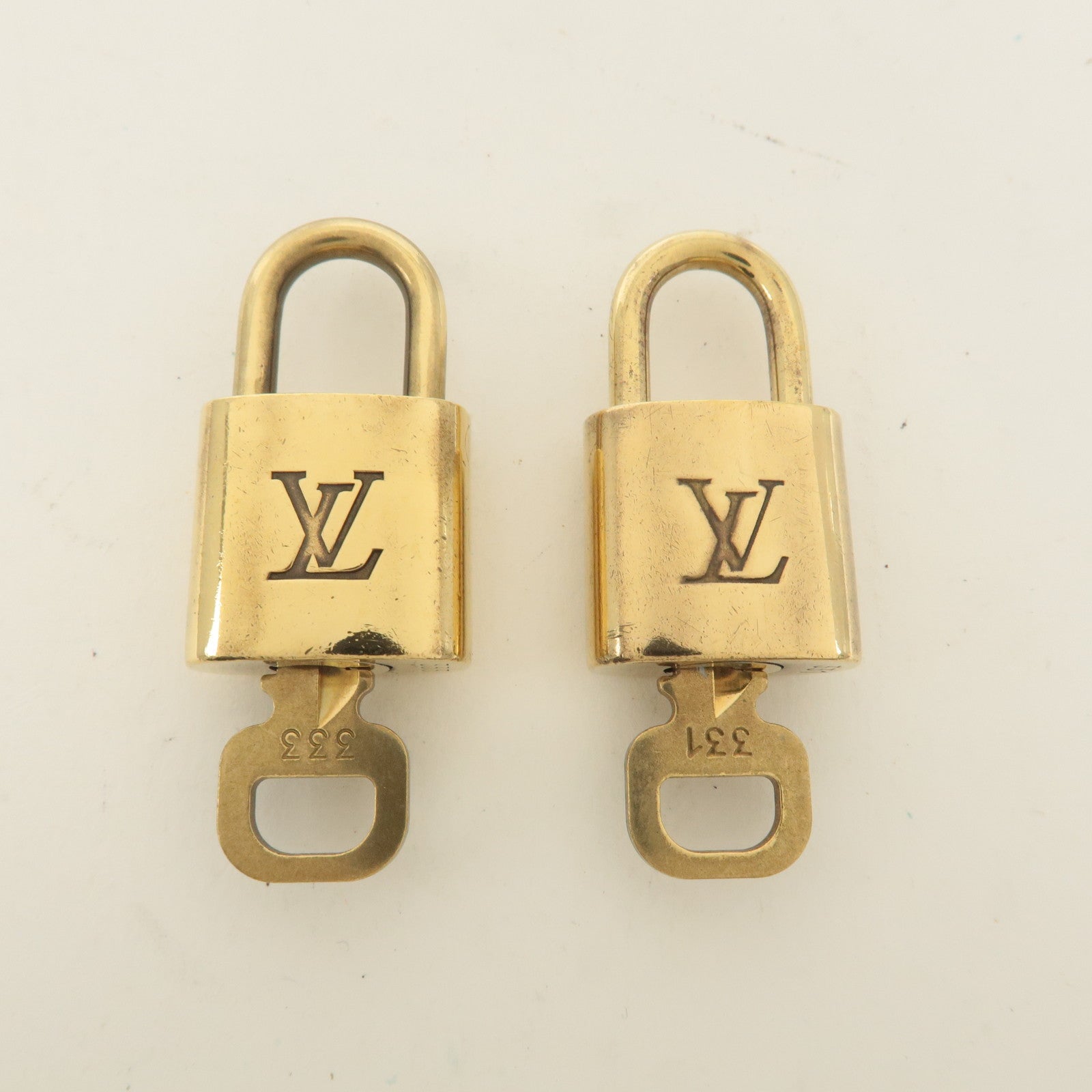 Louis Vuitton Set of 10 Lock 
Key Cadena Key Lock Gold