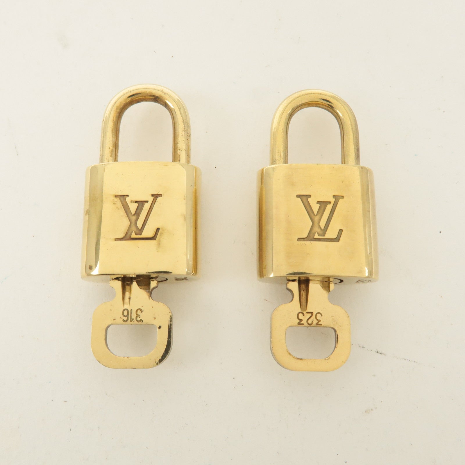 Louis Vuitton Set of 10 Lock 
Key Cadena Key Lock Gold