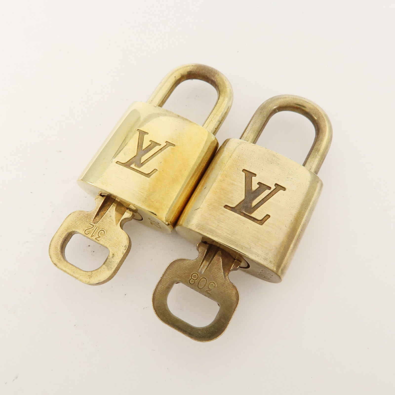 Louis Vuitton Set of 10 Lock 
Key Cadena Key Lock Metal Gold