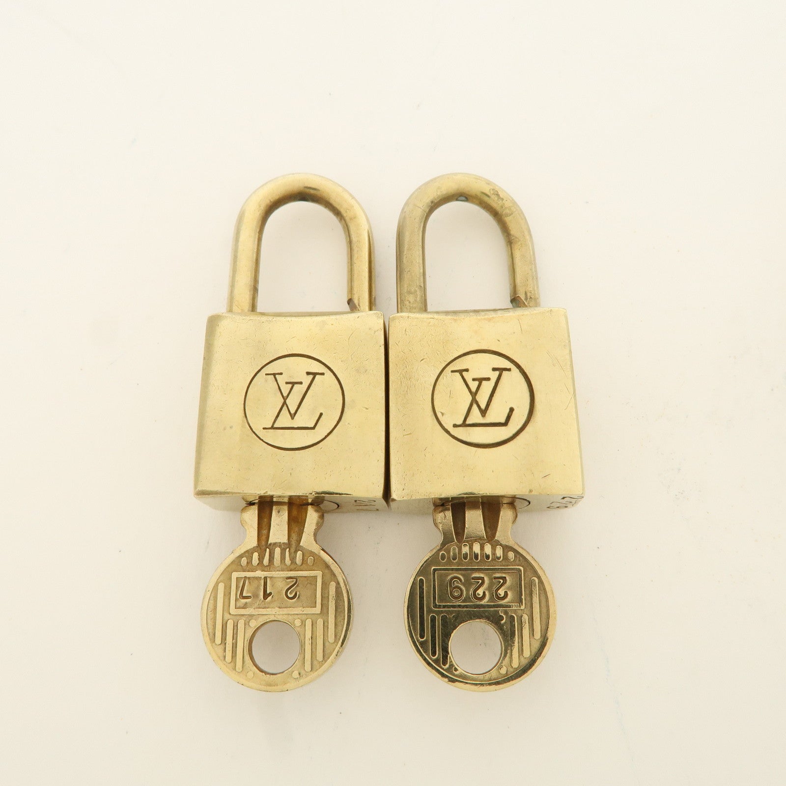 Louis Vuitton Set of 10 Lock 
Key Cadena Key Lock Used