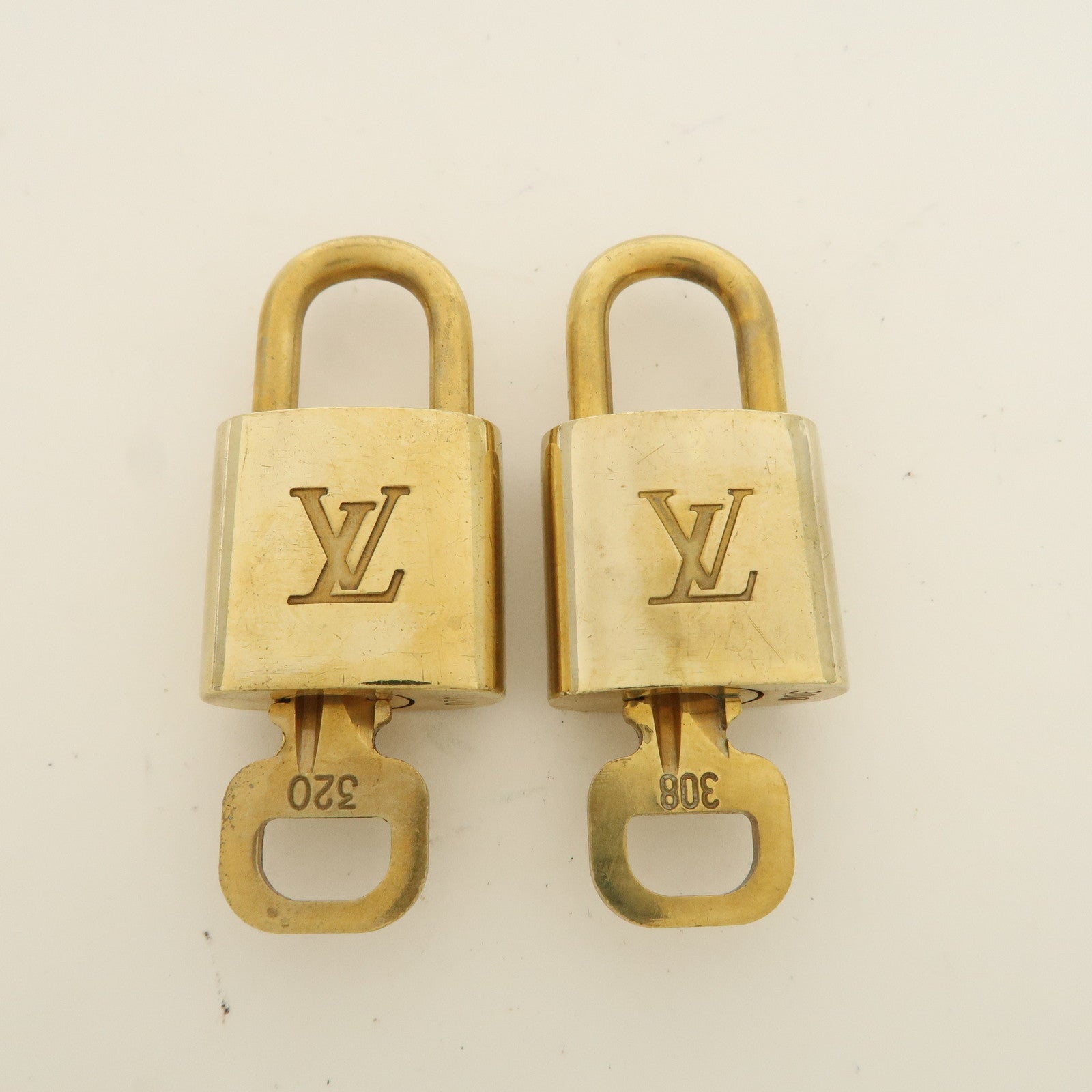 Louis Vuitton Set of 10 Lock 
Key Cadena Key Lock Used