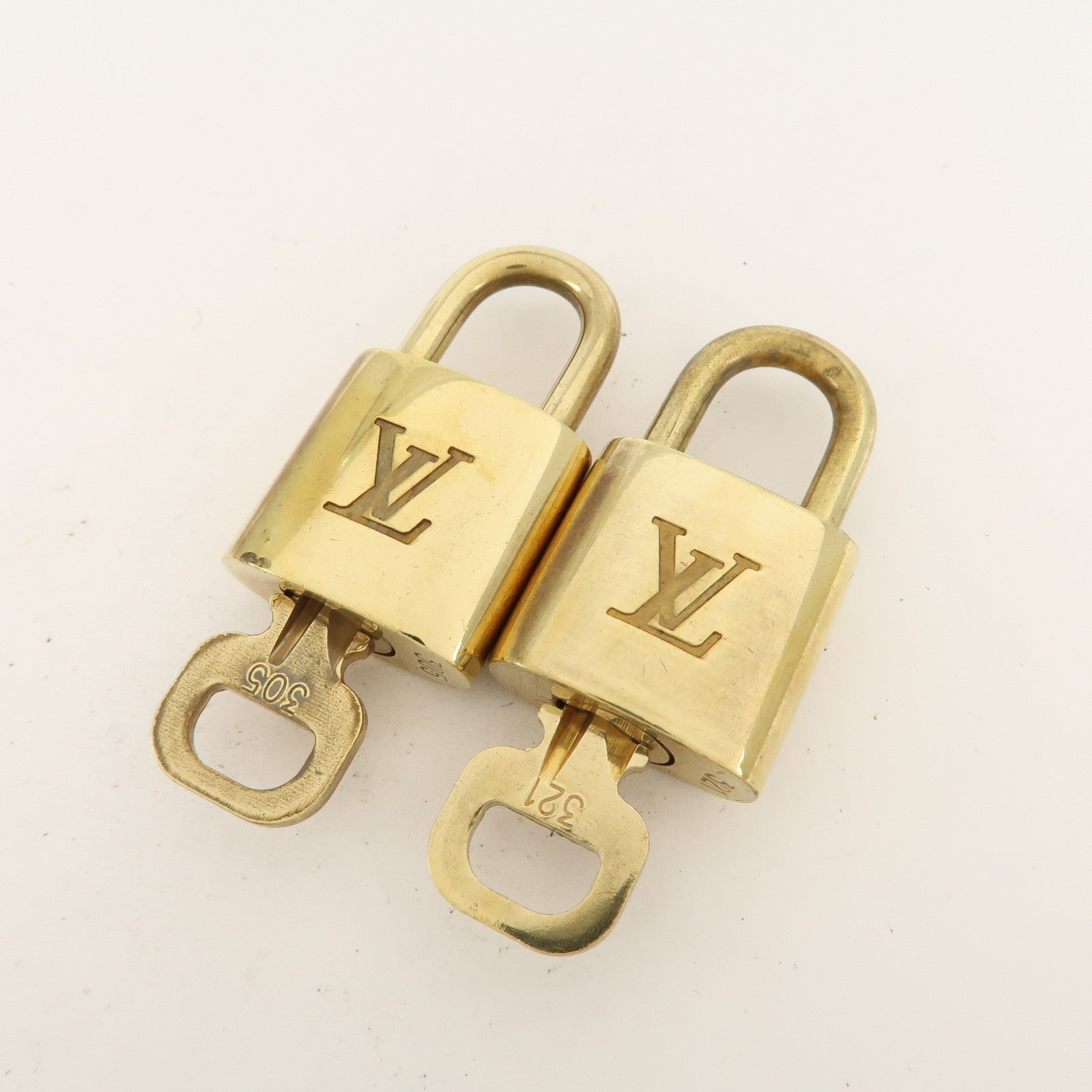 Louis Vuitton Set of 10 Lock 
Key Cadena Key Lock Metal Gold