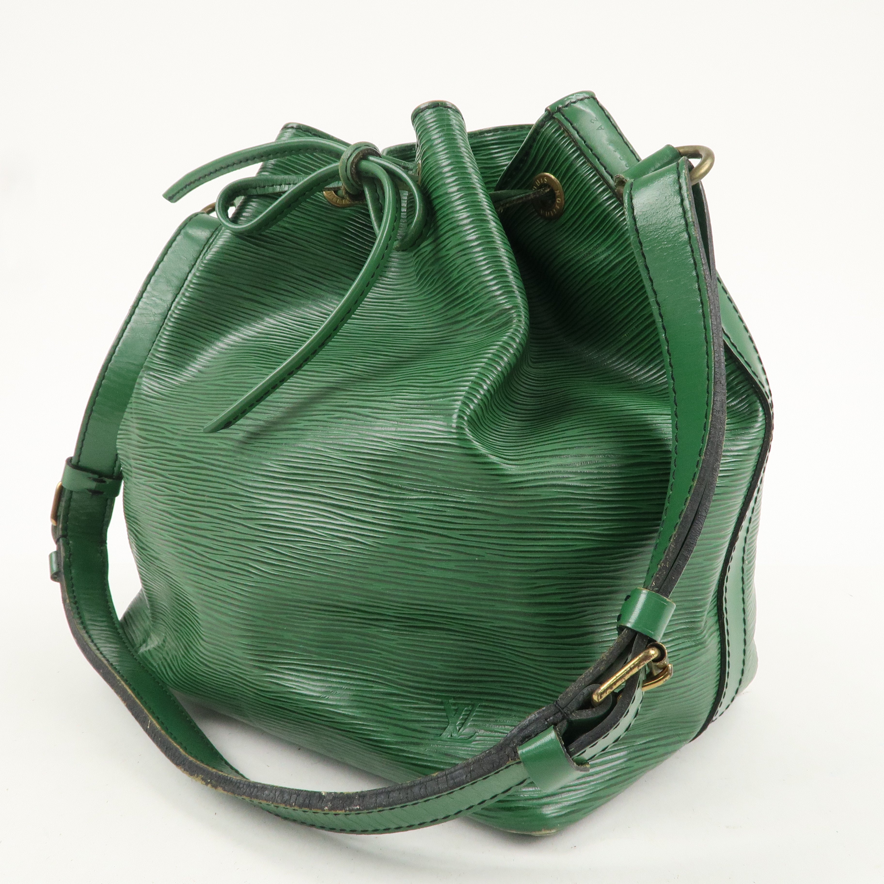 Louis Vuitton Epi Petit Noe Leather Shoulder Bag Green M44104