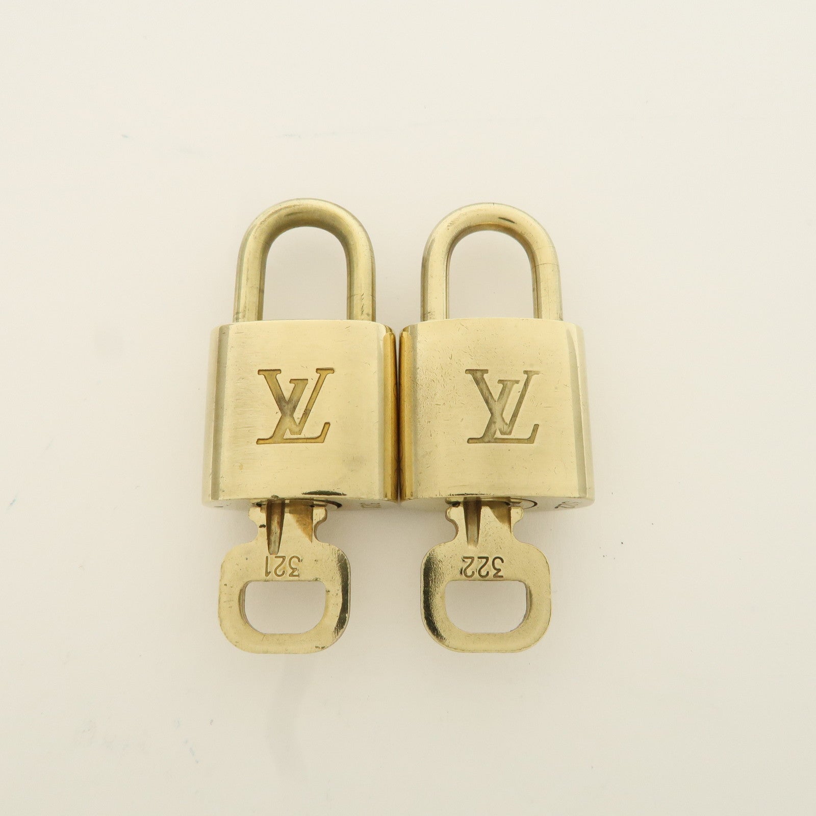 Louis Vuitton Set of 10 Lock 
Key Cadena Key Lock Metal Gold Used