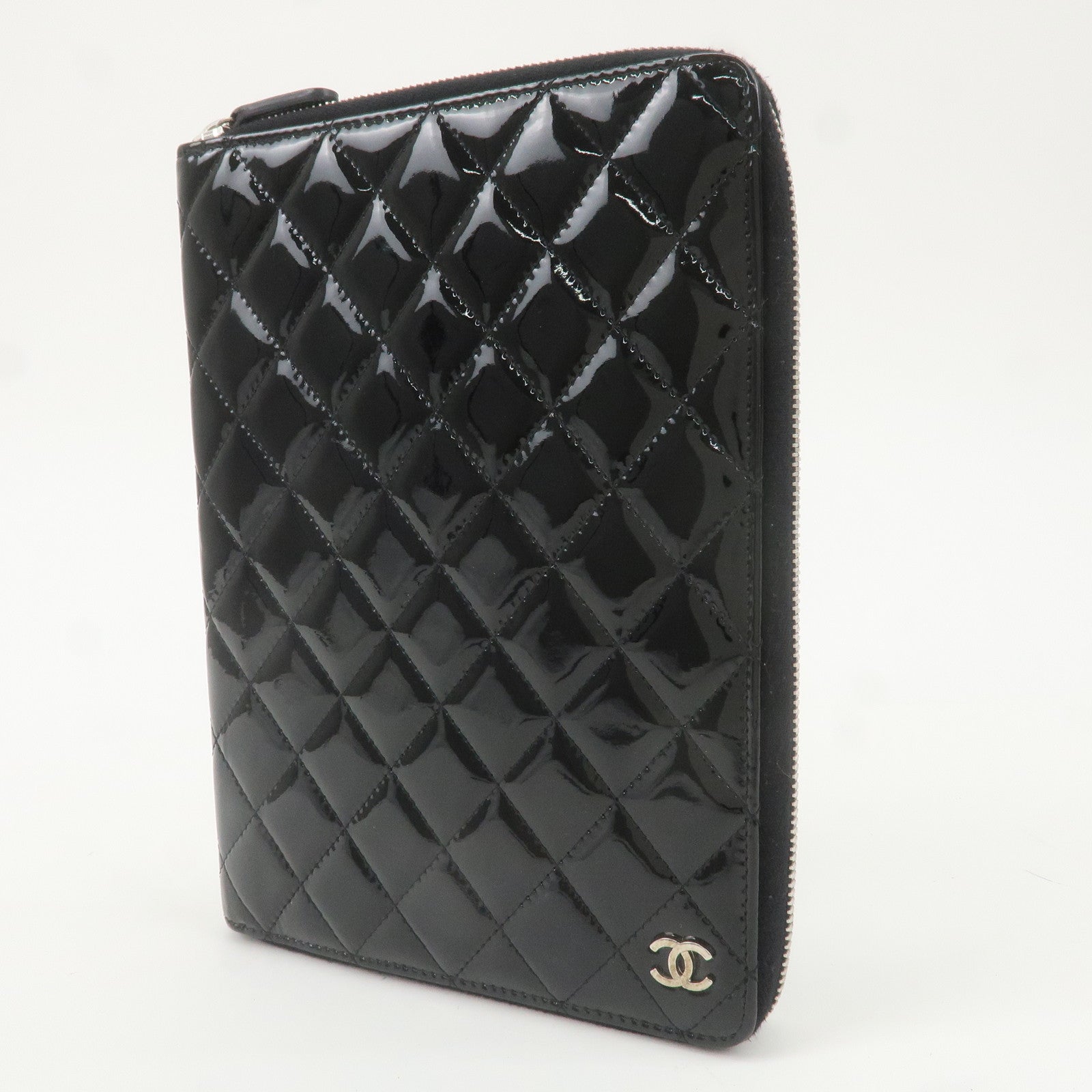 CHANEL Matelasse Patent Leather Round Zipper Notebook Cover