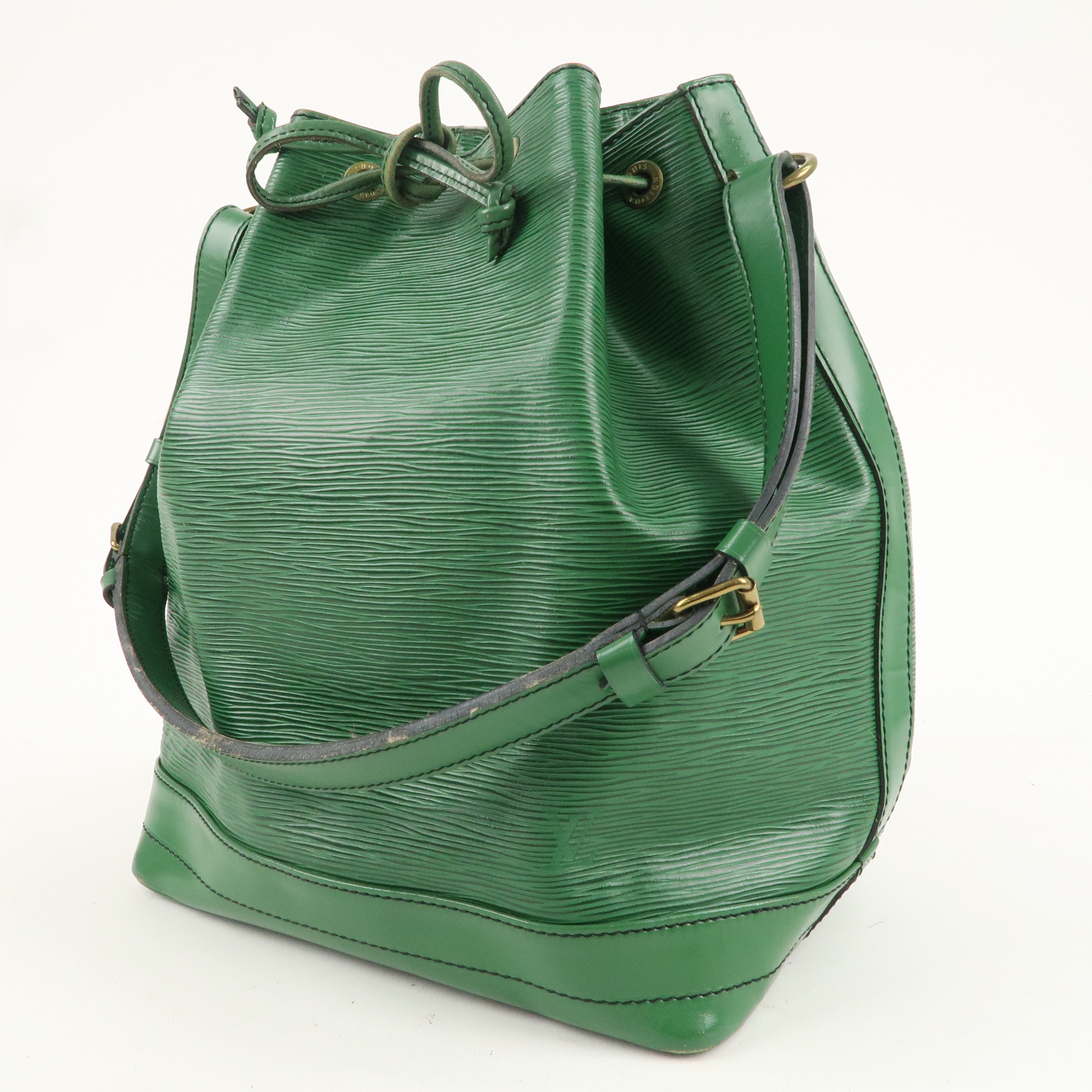 Louis Vuitton Epi Leather Noe Shoulder Bag Borneo Green M44004