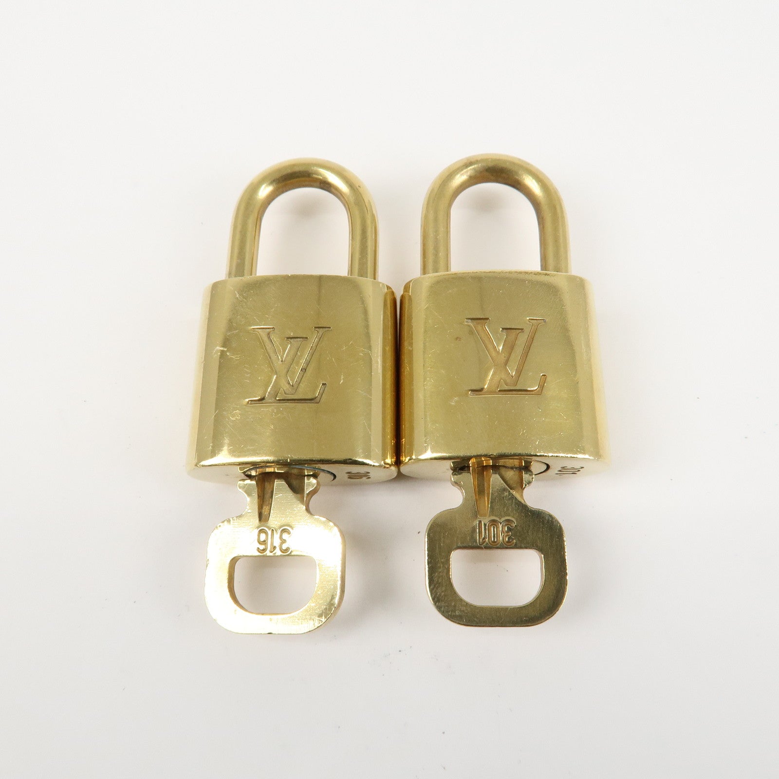 Louis Vuitton Set of 10 Lock 
Key Cadena Key Lock Metal Gold Used