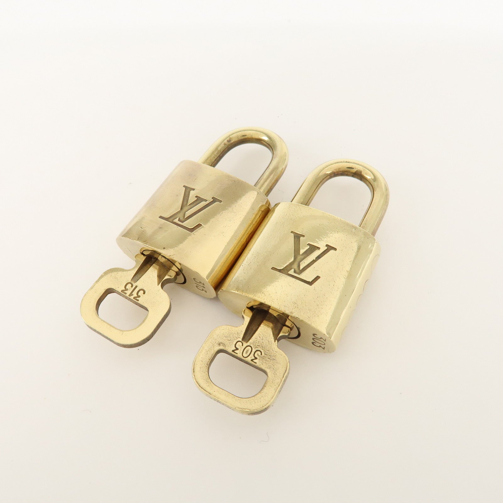 Louis Vuitton Set of 10 Lock 
Key Cadena Key Lock Metal Gold Used