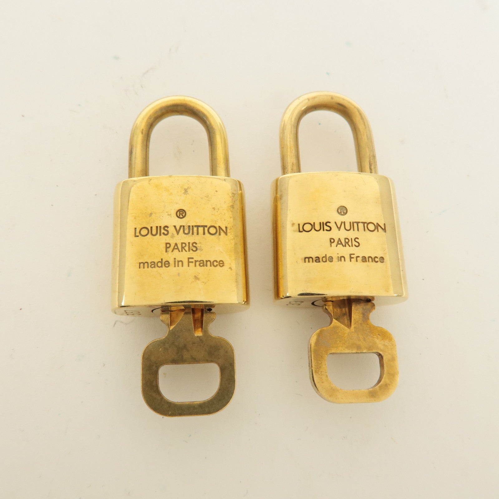 Louis Vuitton Set of 10 Lock 
Key Cadena Key Lock Gold