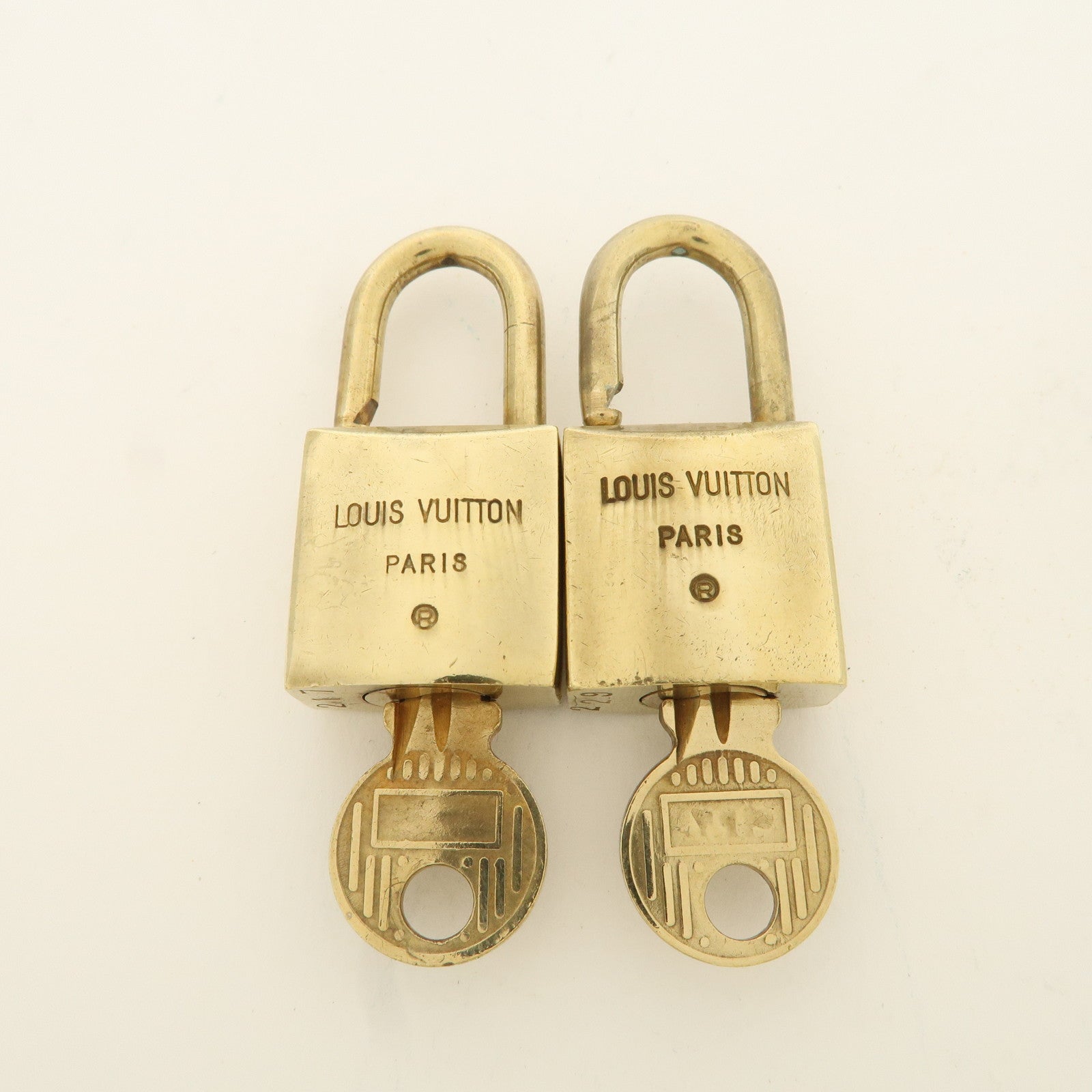 Louis Vuitton Set of 10 Lock 
Key Cadena Key Lock Used