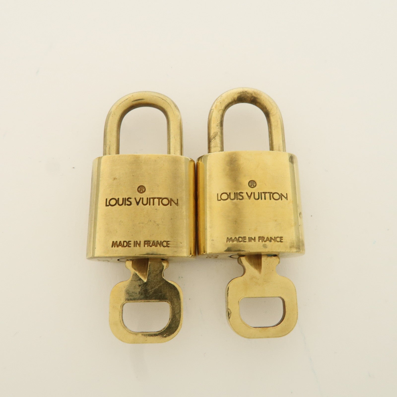 Louis Vuitton Set of 10 Lock 
Key Cadena Key Lock Metal Gold Used