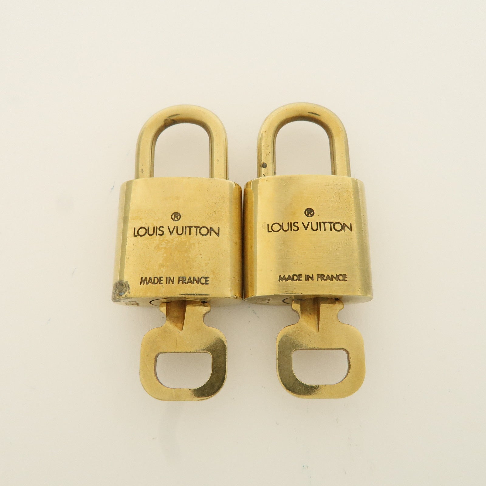 Louis Vuitton Set of 10 Lock 
Key Cadena Key Lock Metal Gold Used