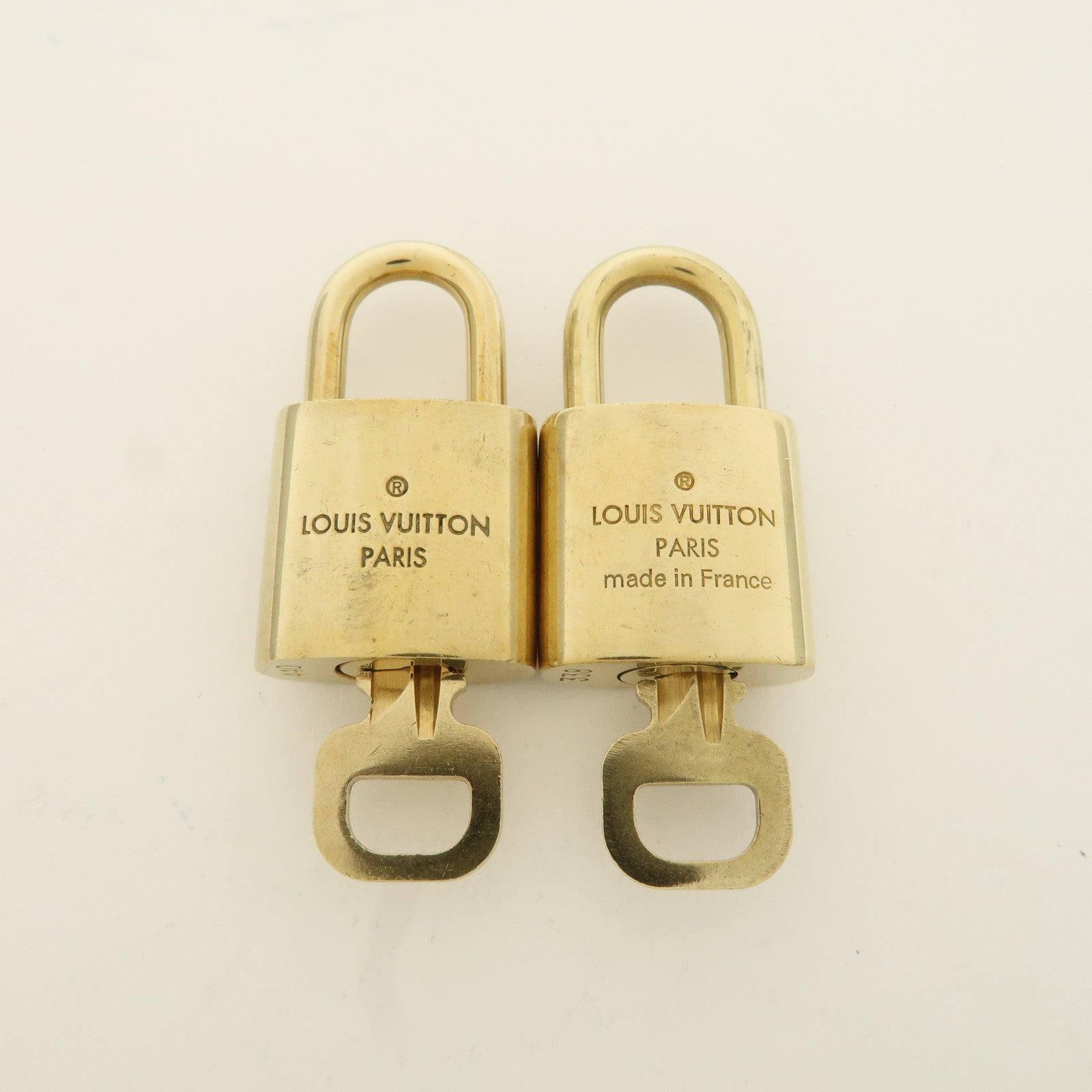 Louis Vuitton Set of 10 Lock 
Key Cadena Key Lock Metal Gold Used