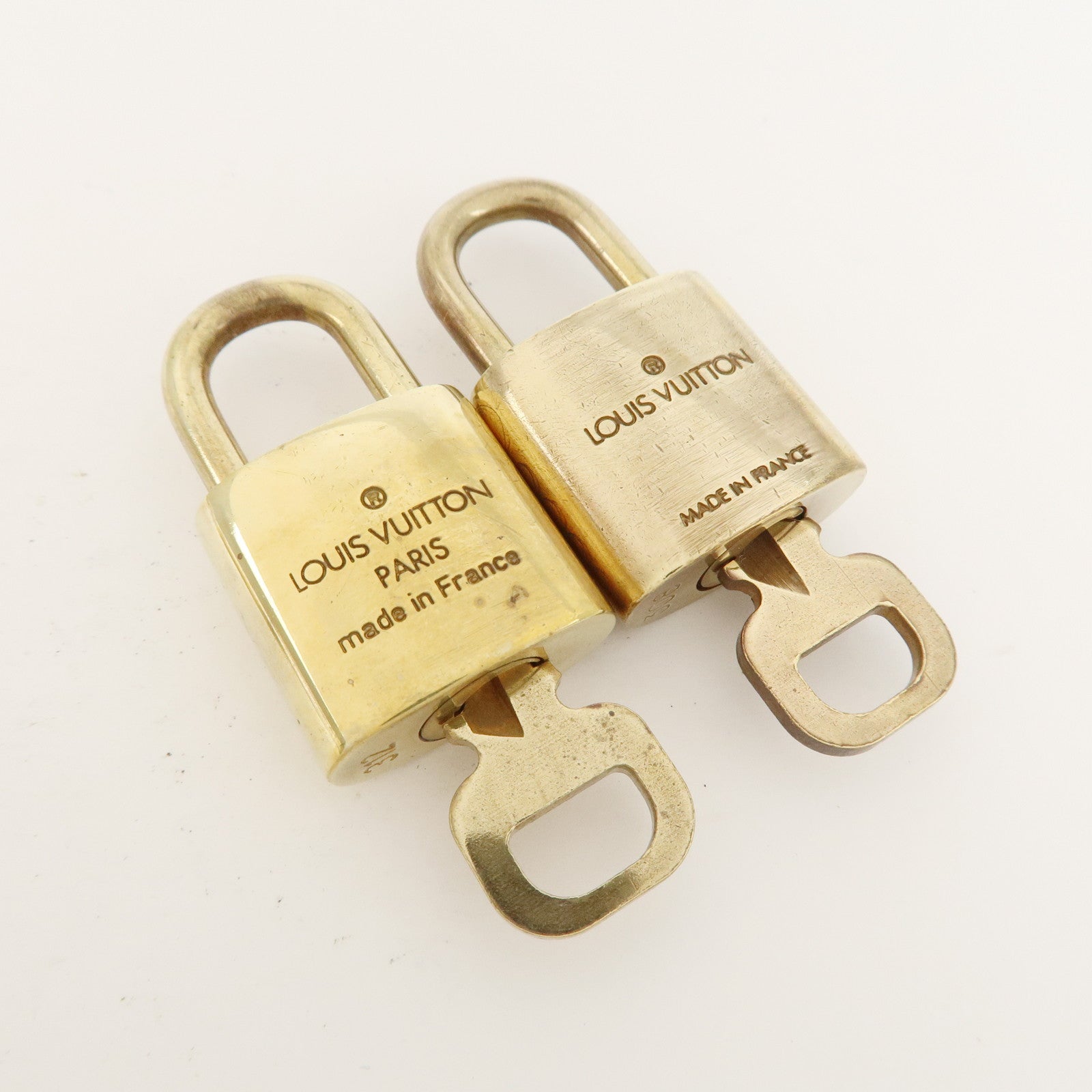 Louis Vuitton Set of 10 Lock 
Key Cadena Key Lock Metal Gold