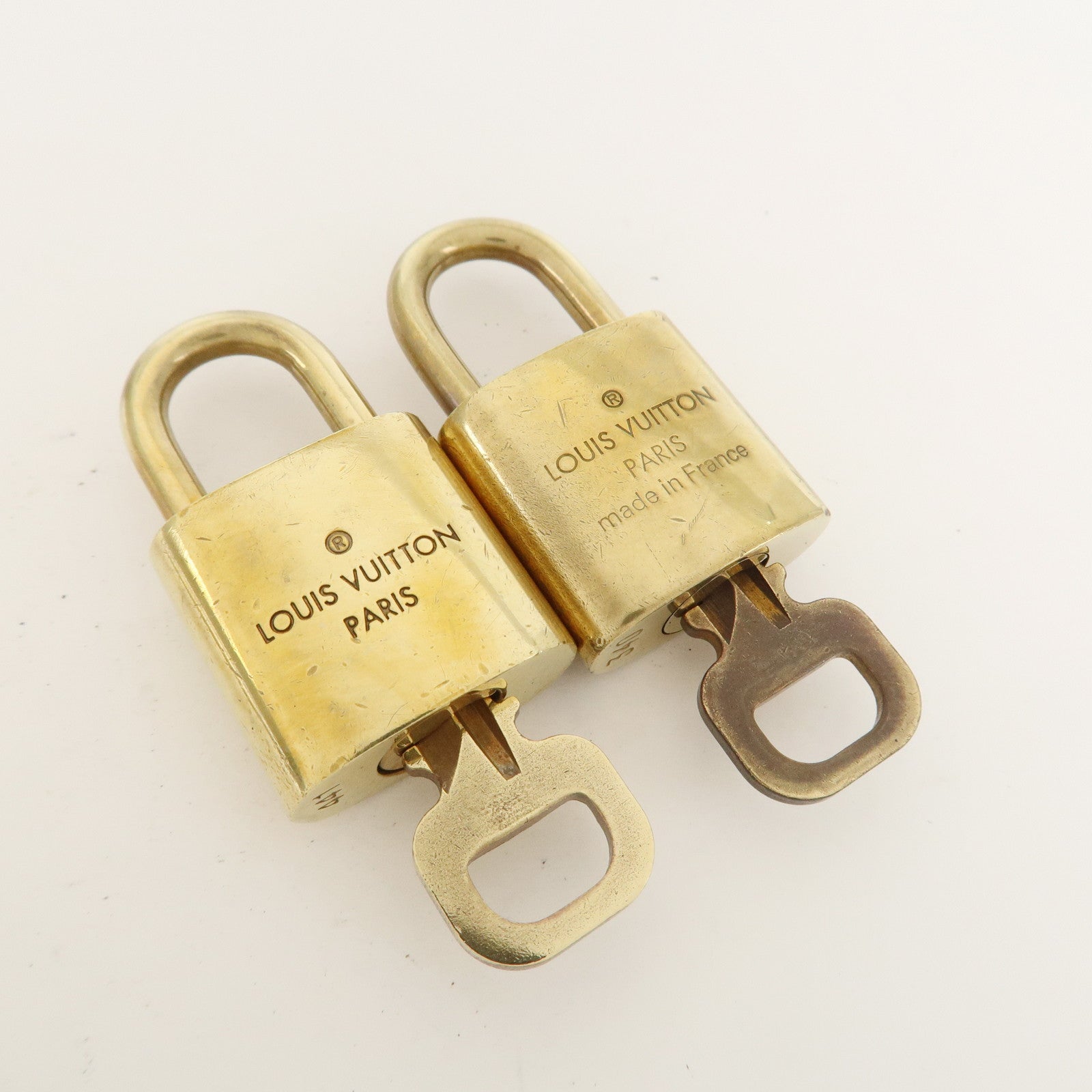 Louis Vuitton Set of 10 Lock 
Key Cadena Key Lock Metal Gold