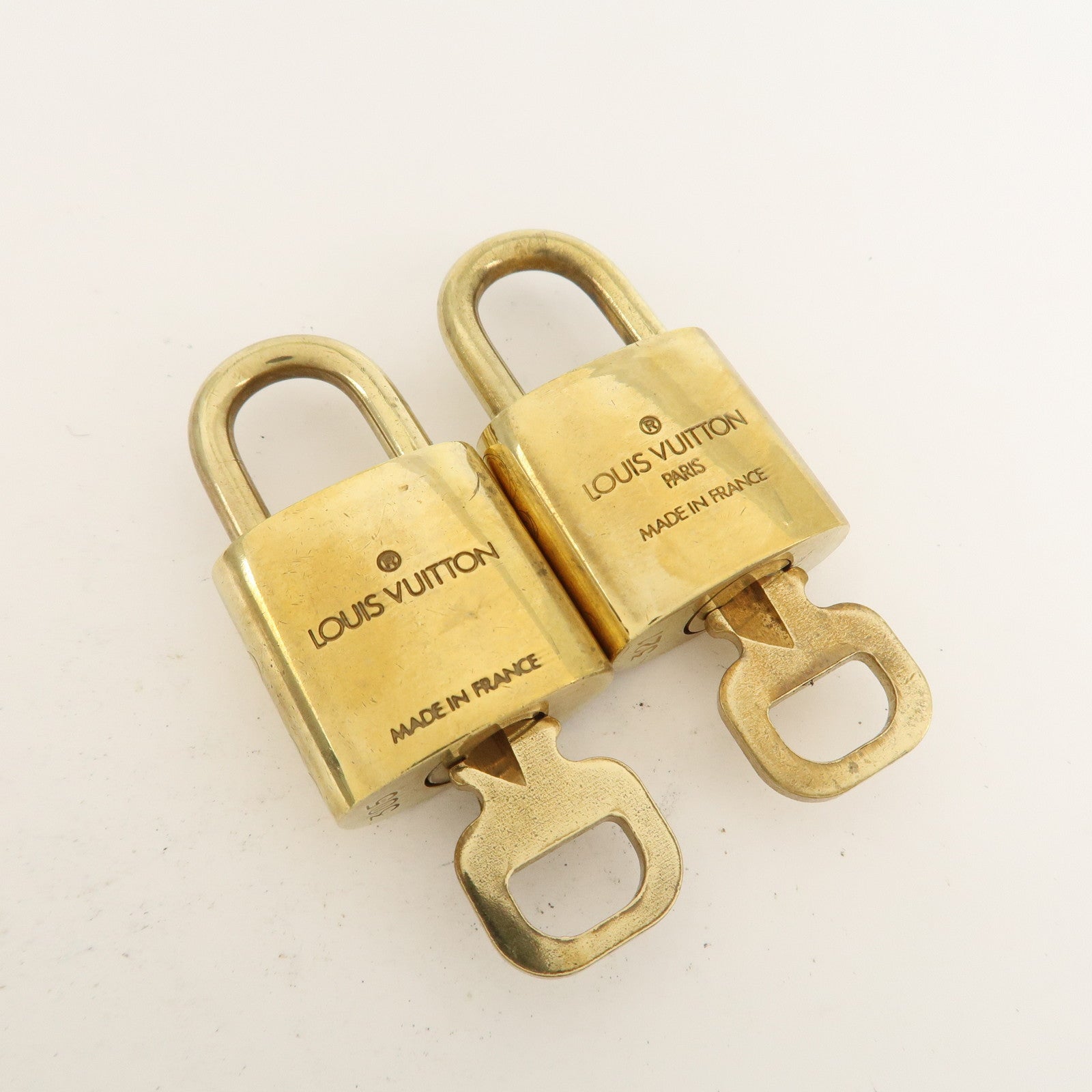 Louis Vuitton Set of 10 Lock 
Key Cadena Key Lock Metal Gold