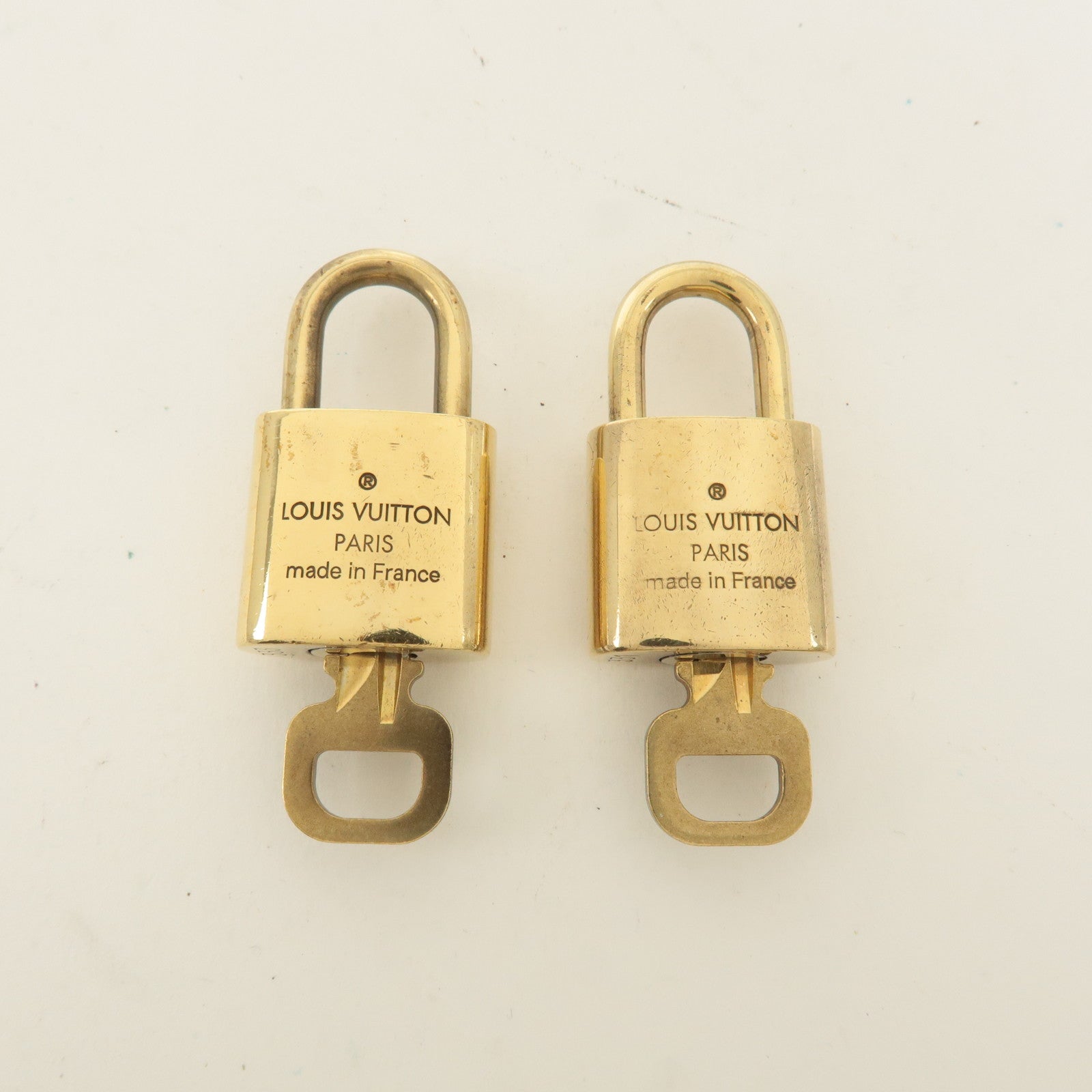 Louis Vuitton Set of 10 Lock 
Key Cadena Key Lock Gold