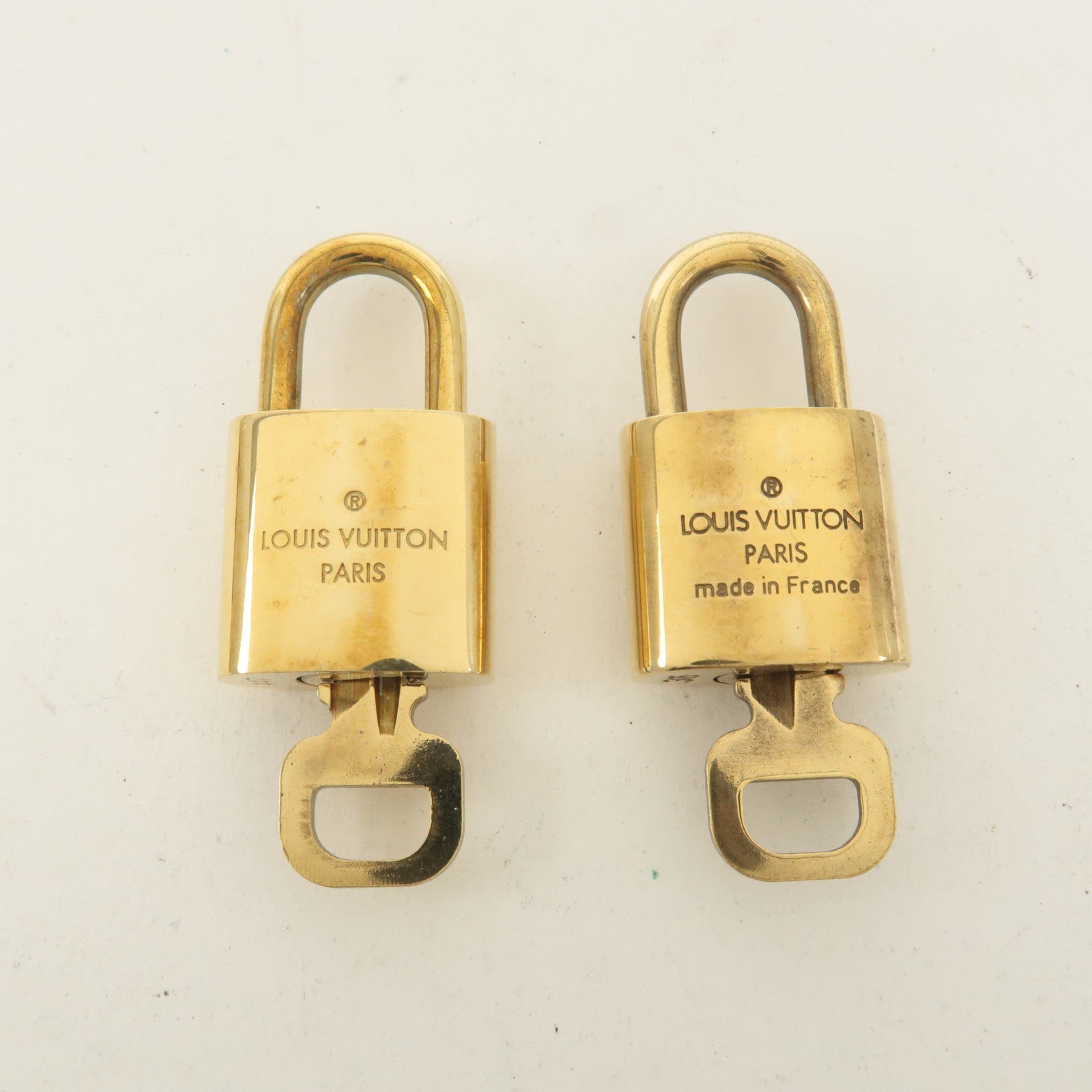 Louis Vuitton Set of 10 Lock 
Key Cadena Key Lock Gold