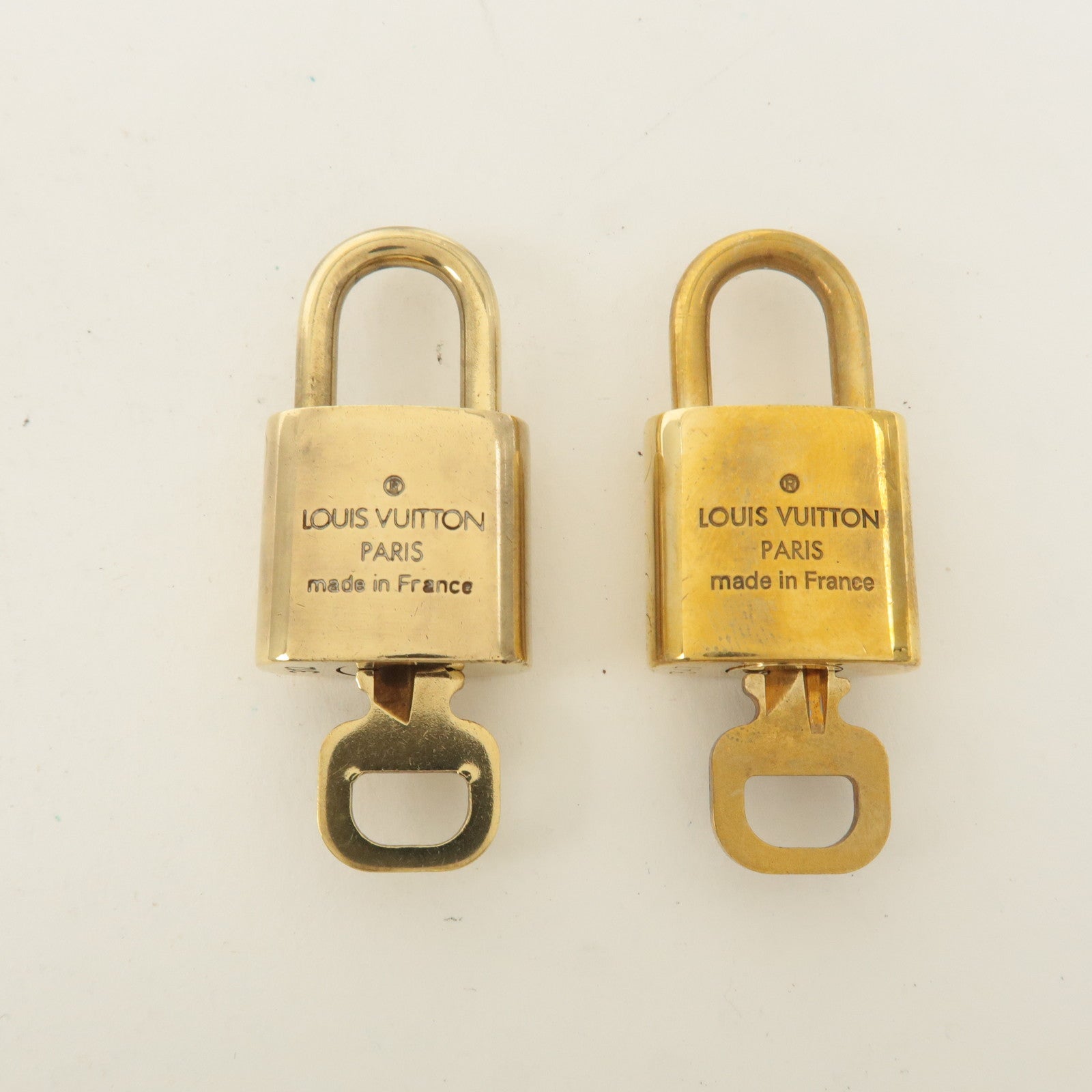 Louis Vuitton Set of 10 Lock 
Key Cadena Key Lock Gold