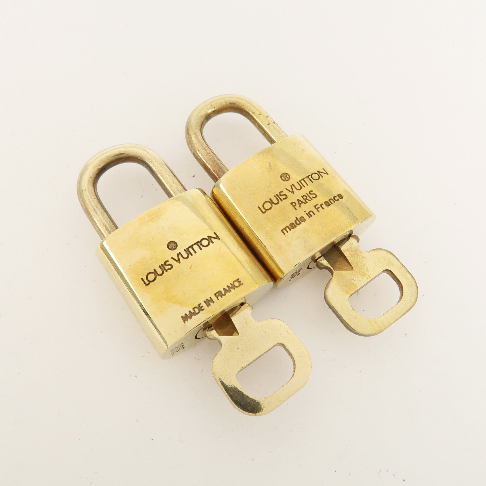 Louis Vuitton Set of 10 Lock 
Key Cadena Key Lock Metal Gold Used