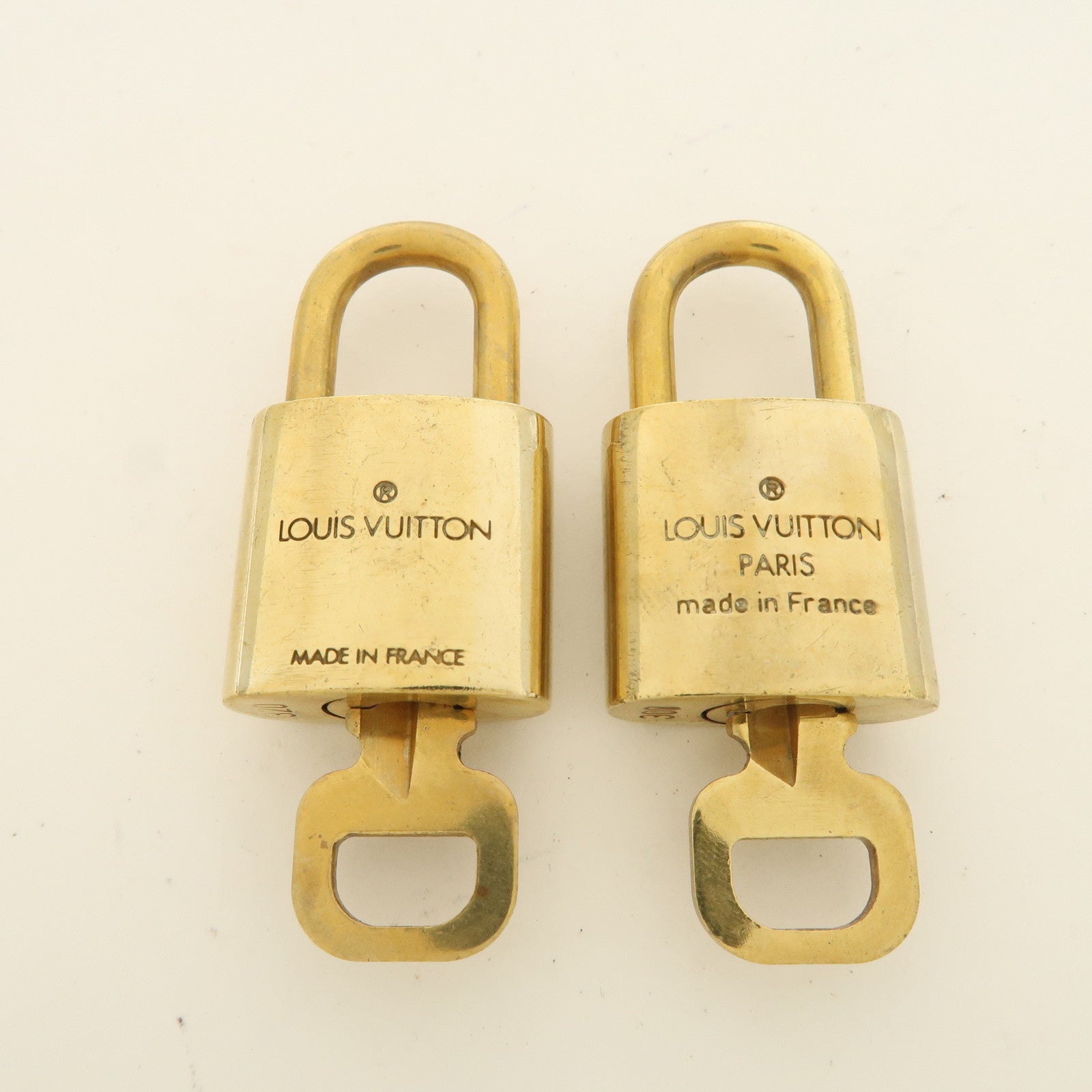 Louis Vuitton Set of 10 Lock 
Key Cadena Key Lock Used