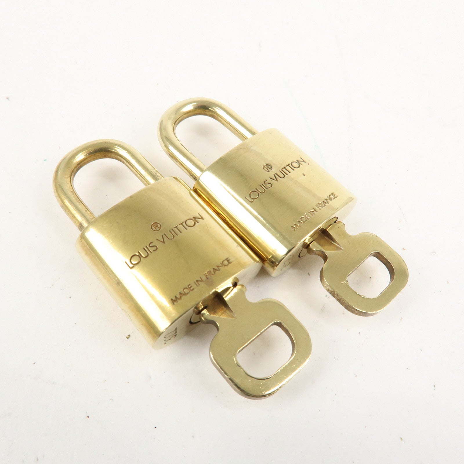 Louis Vuitton Set of 10 Lock 
Key Cadena Key Lock Metal Gold Used