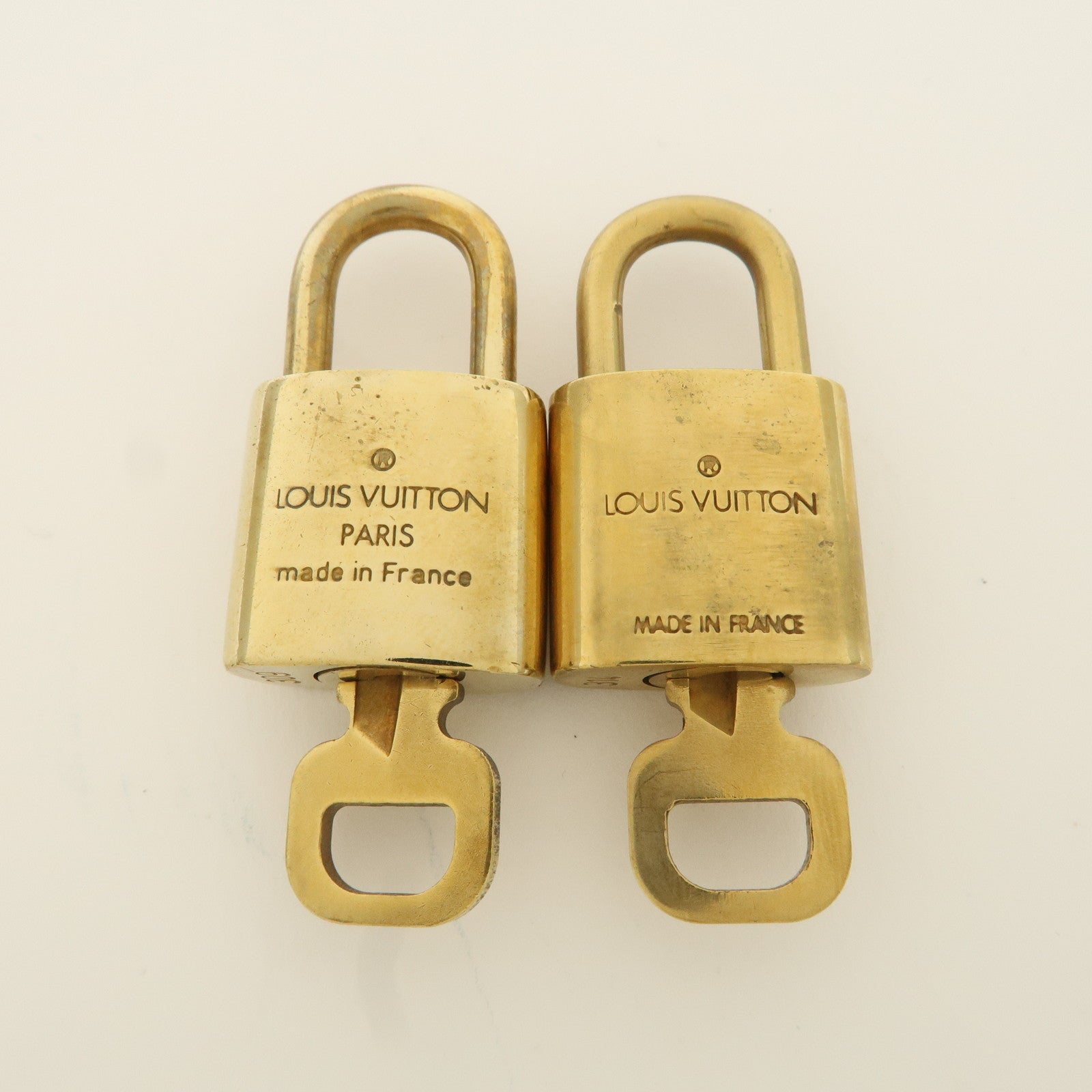 Louis Vuitton Set of 10 Lock 
Key Cadena Key Lock Metal Gold Used