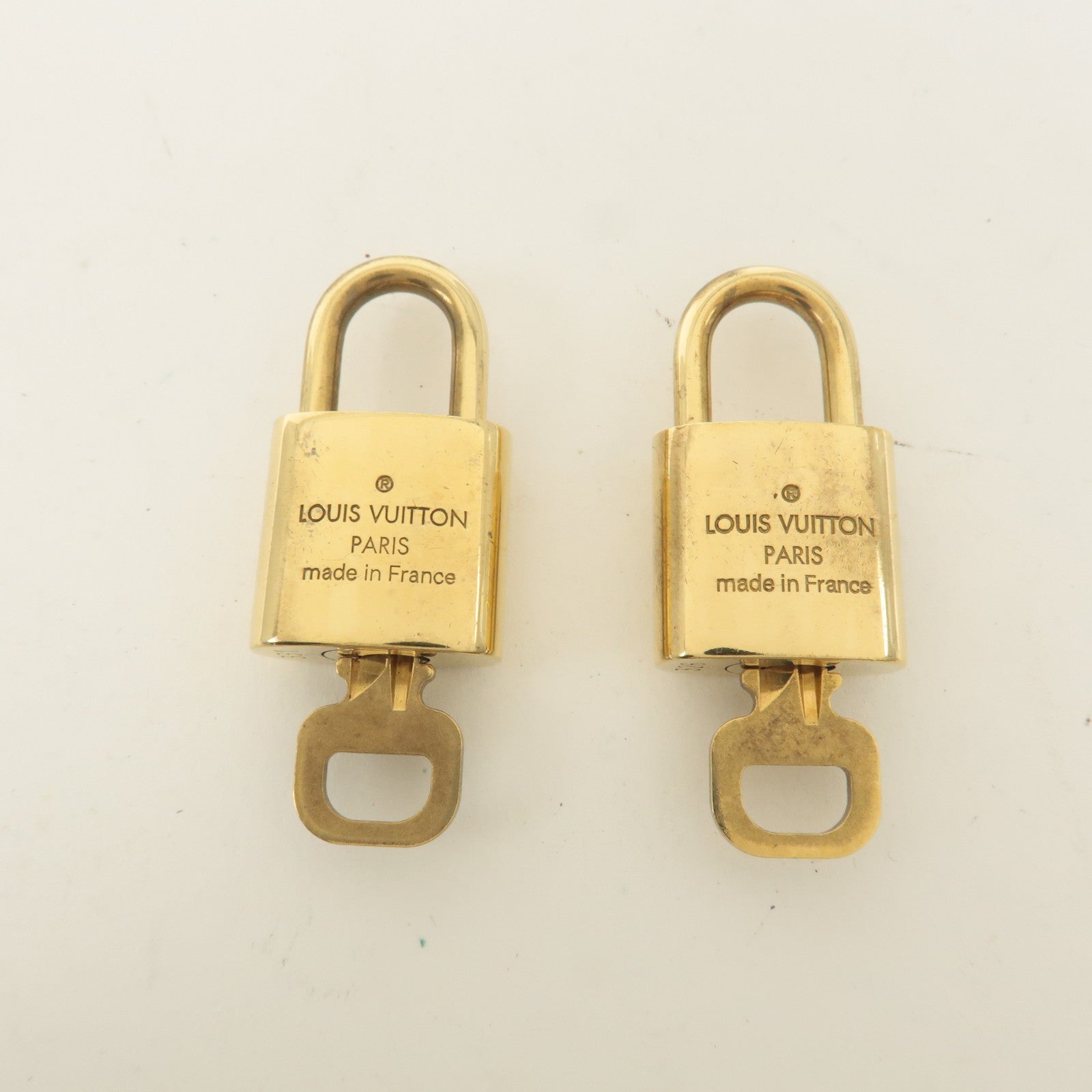 Louis Vuitton Set of 10 Lock 
Key Cadena Key Lock Gold