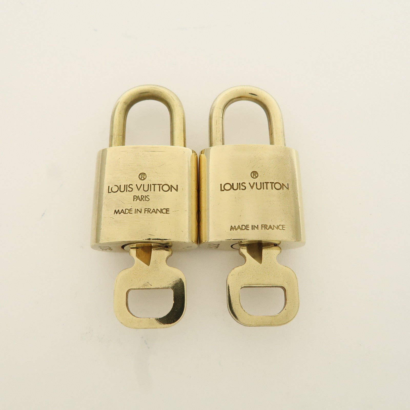 Louis Vuitton Set of 10 Lock 
Key Cadena Key Lock Metal Gold Used