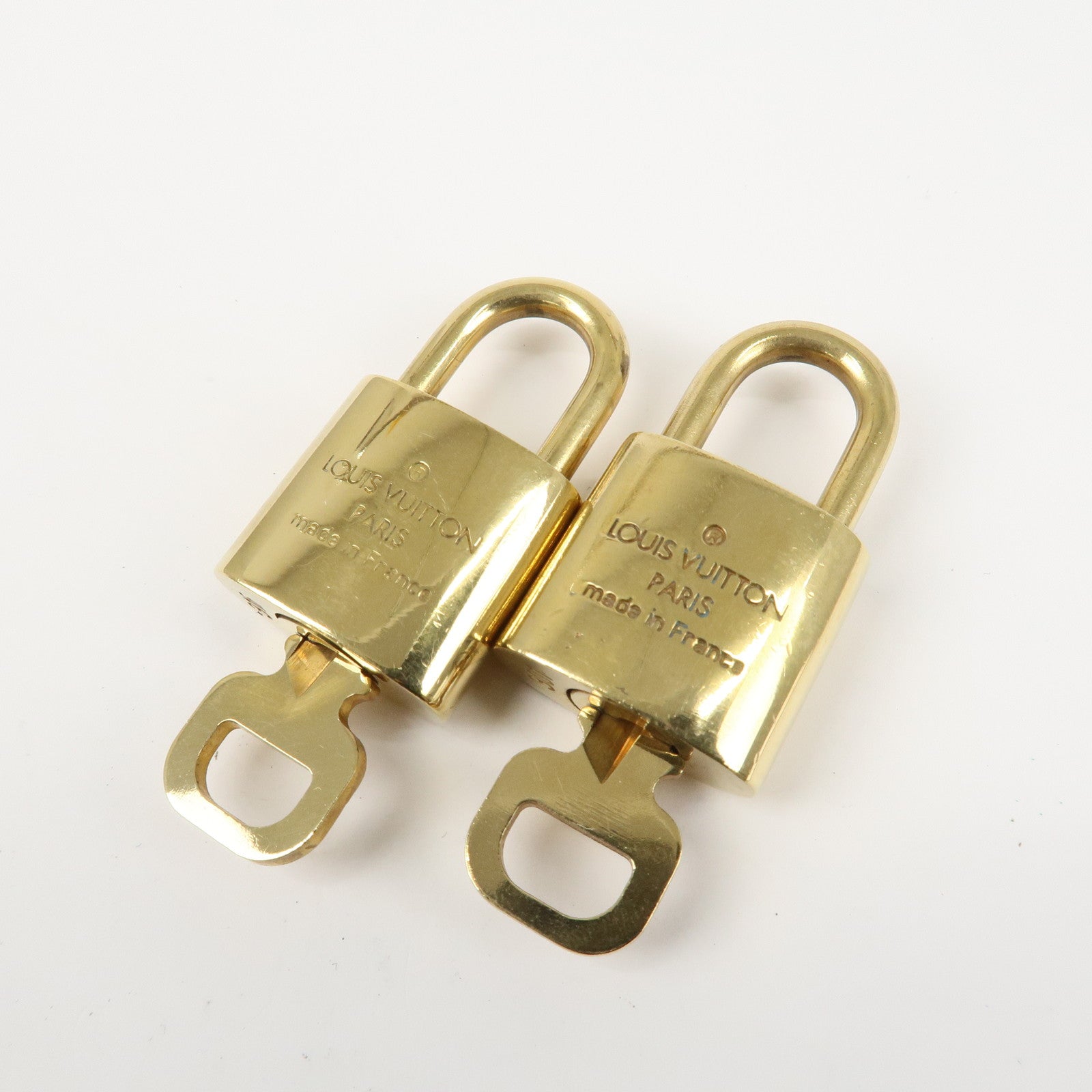 Louis Vuitton Set of 10 Lock 
Key Cadena Key Lock Metal Gold Used