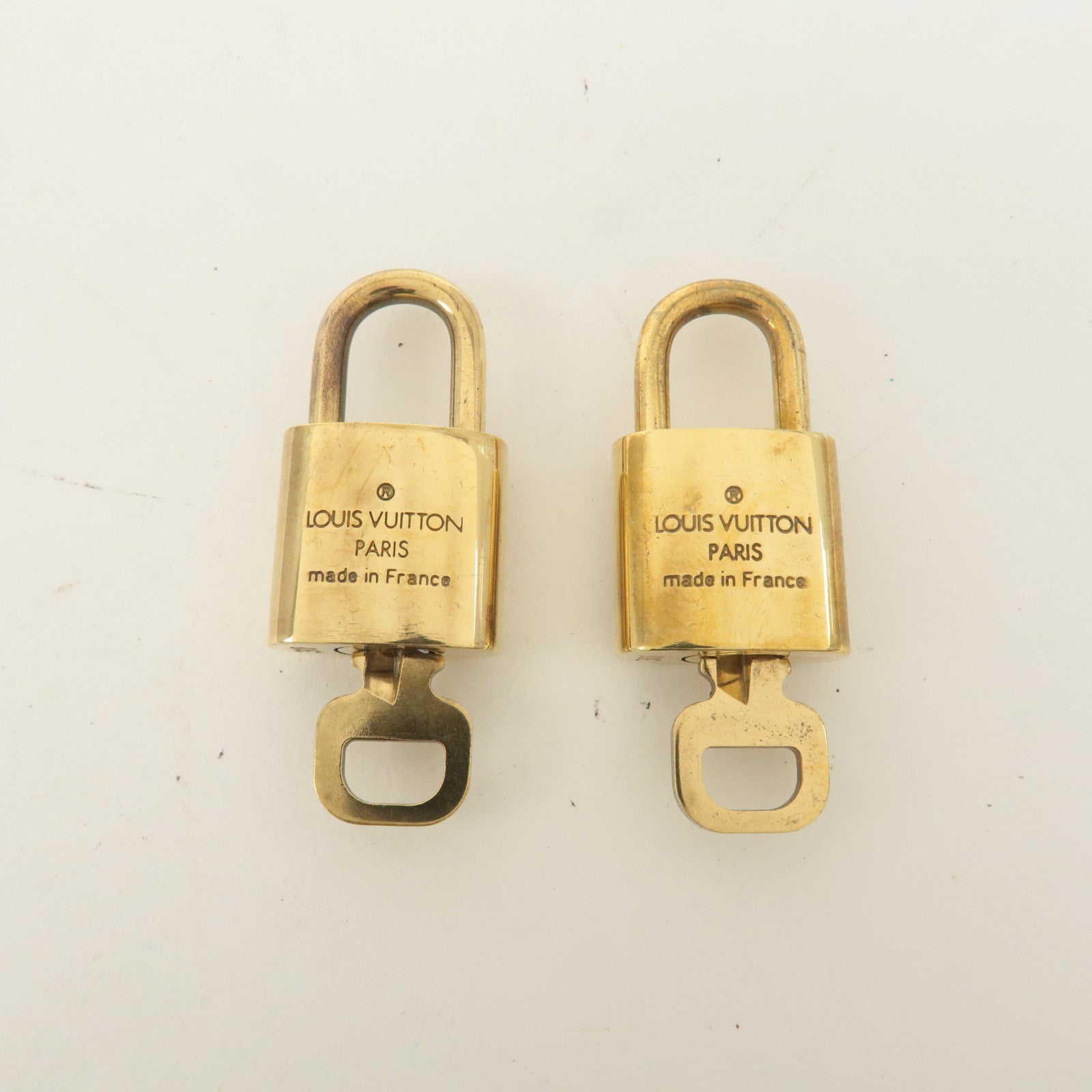 Louis Vuitton Set of 10 Lock 
Key Cadena Key Lock Gold