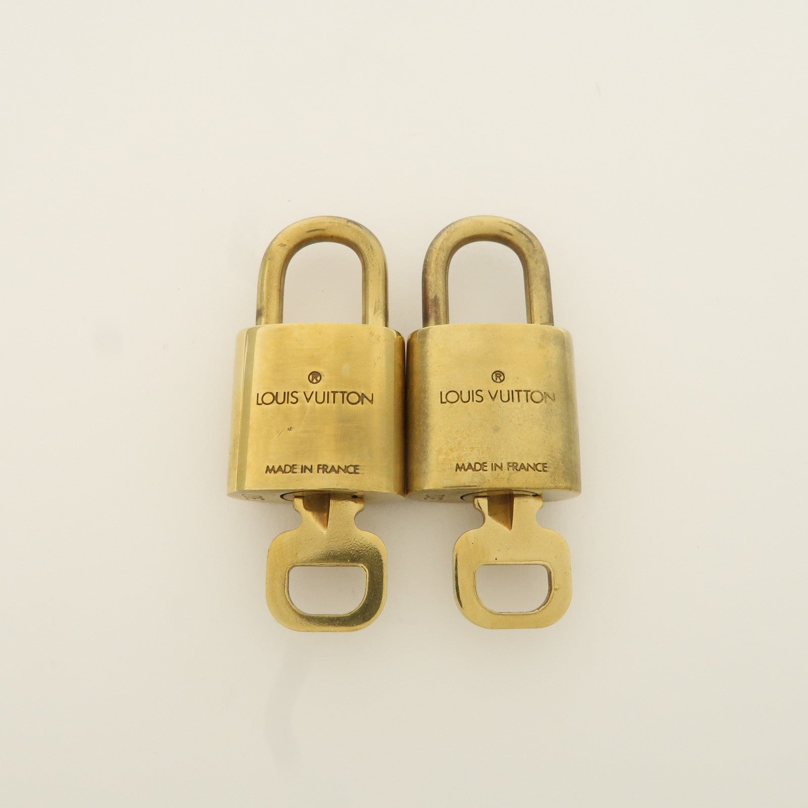 Louis Vuitton Set of 10 Lock 
Key Cadena Key Lock Metal Gold Used