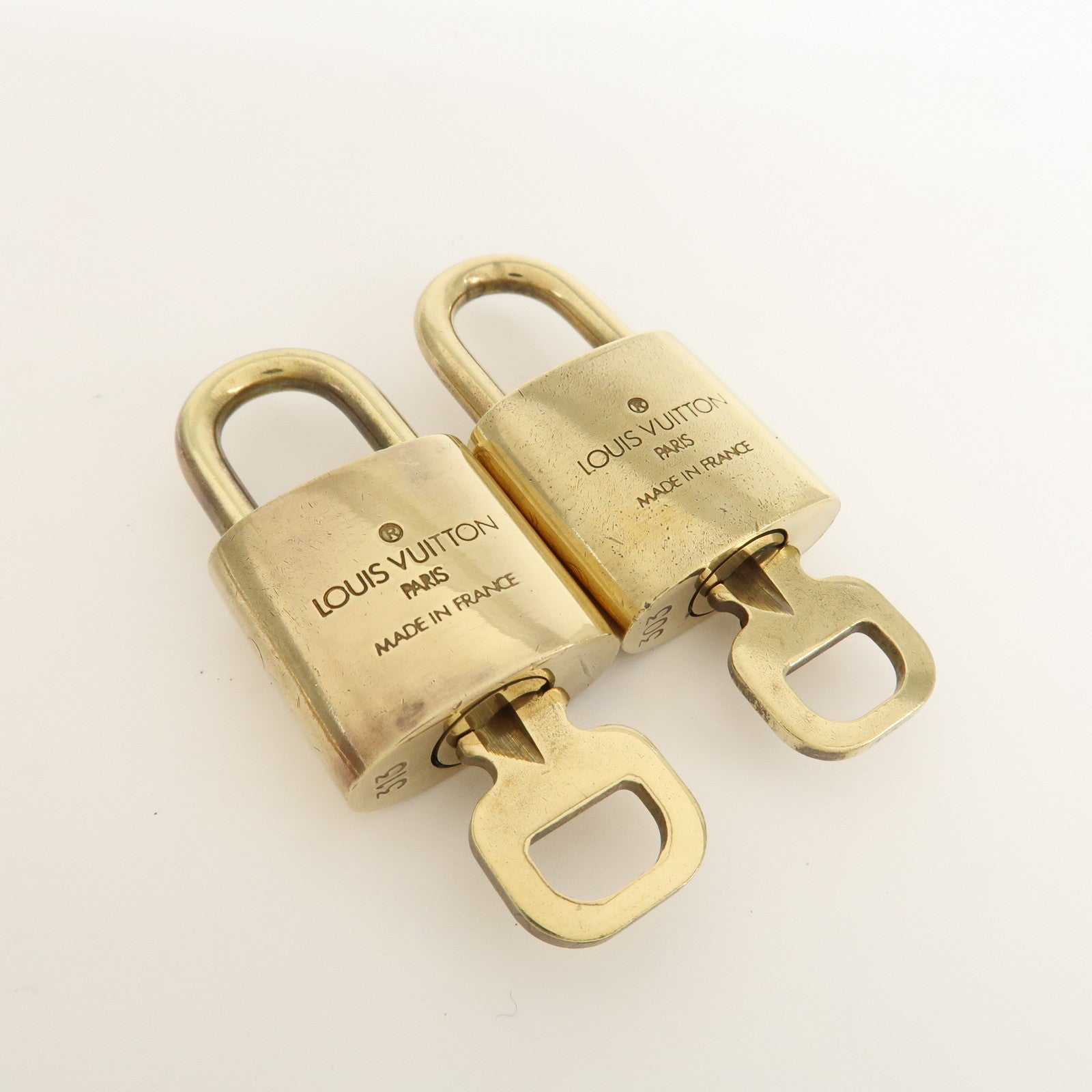 Louis Vuitton Set of 10 Lock 
Key Cadena Key Lock Metal Gold Used