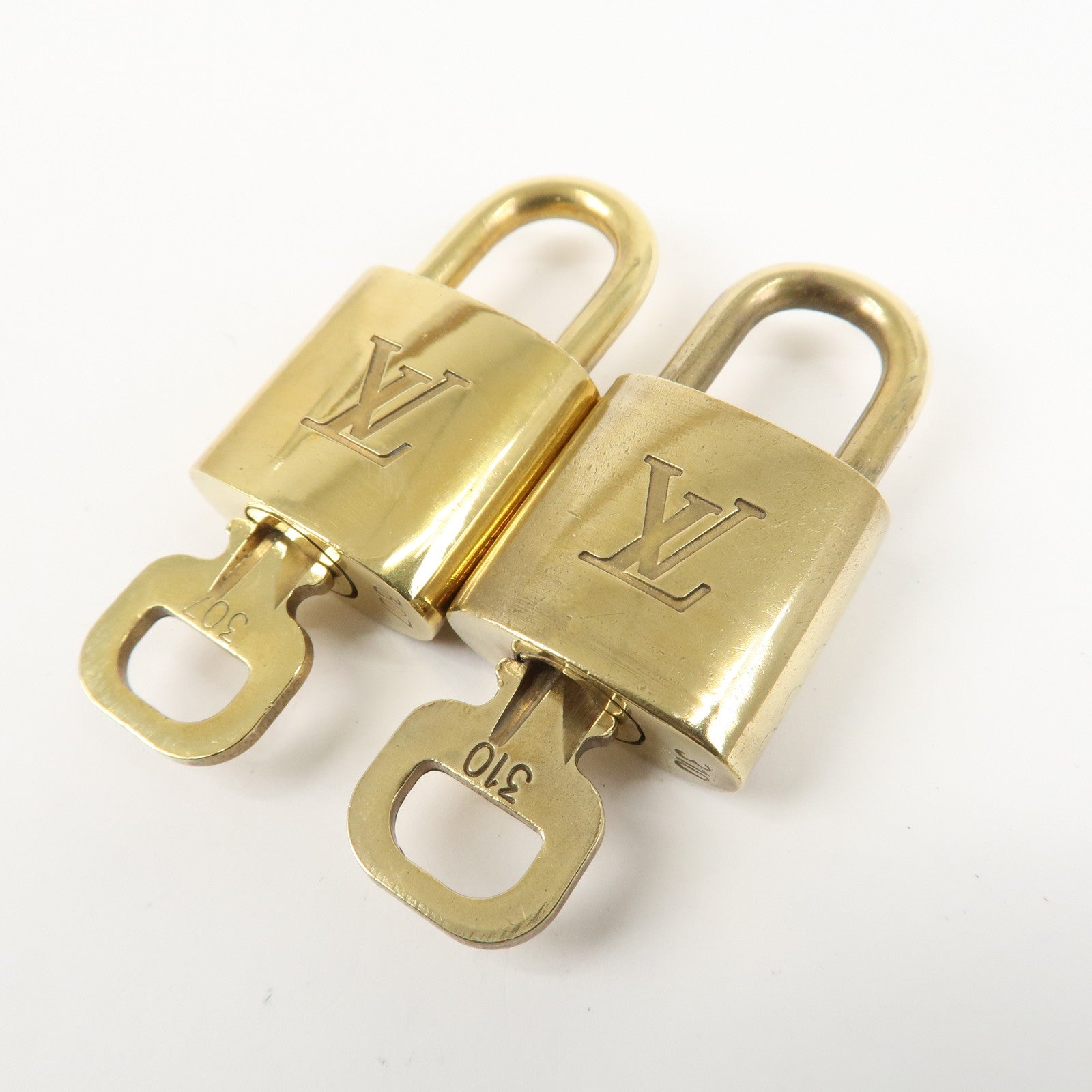 Louis Vuitton Set of 10 Lock 
Key Cadena Key Lock Metal Gold Used