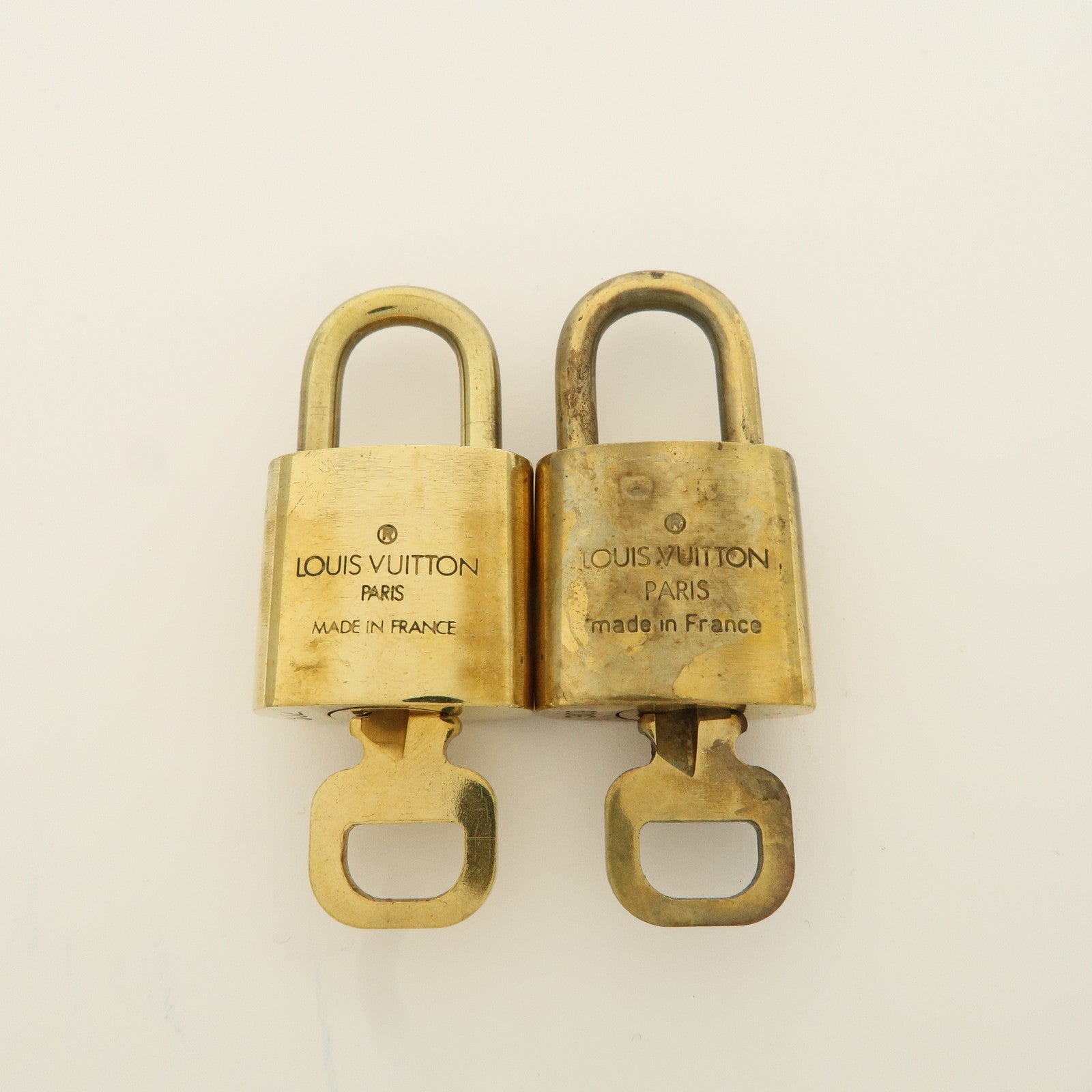 Louis Vuitton Set of 10 Lock 
Key Cadena Key Lock Metal Gold Used