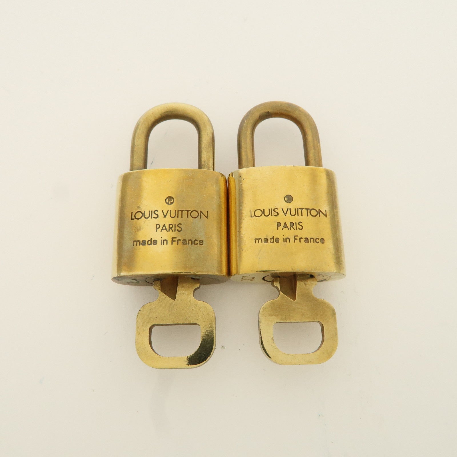 Louis Vuitton Set of 10 Lock 
Key Cadena Key Lock Metal Gold Used